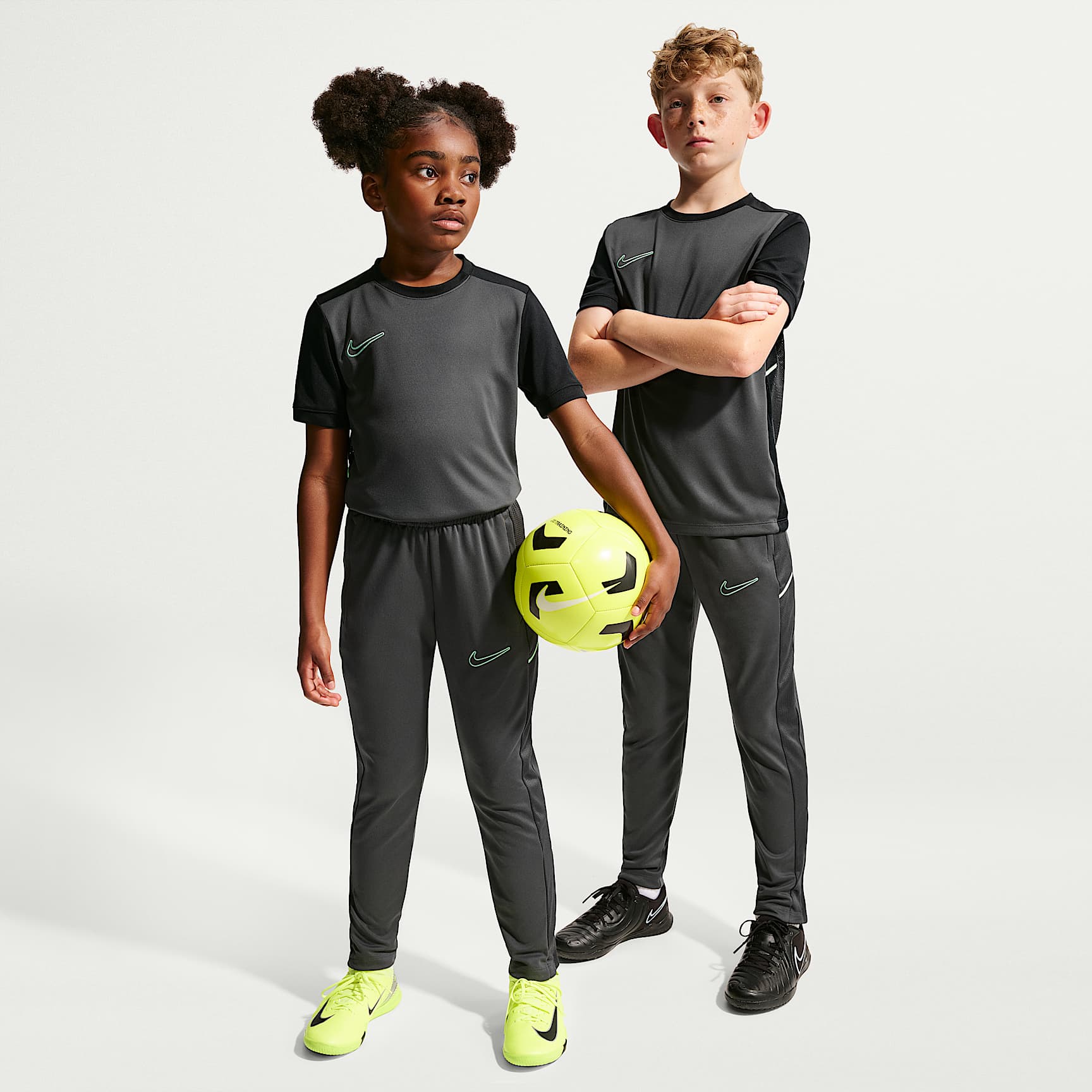 Pants de fútbol Dri-FIT para niños talla grande Nike Academy