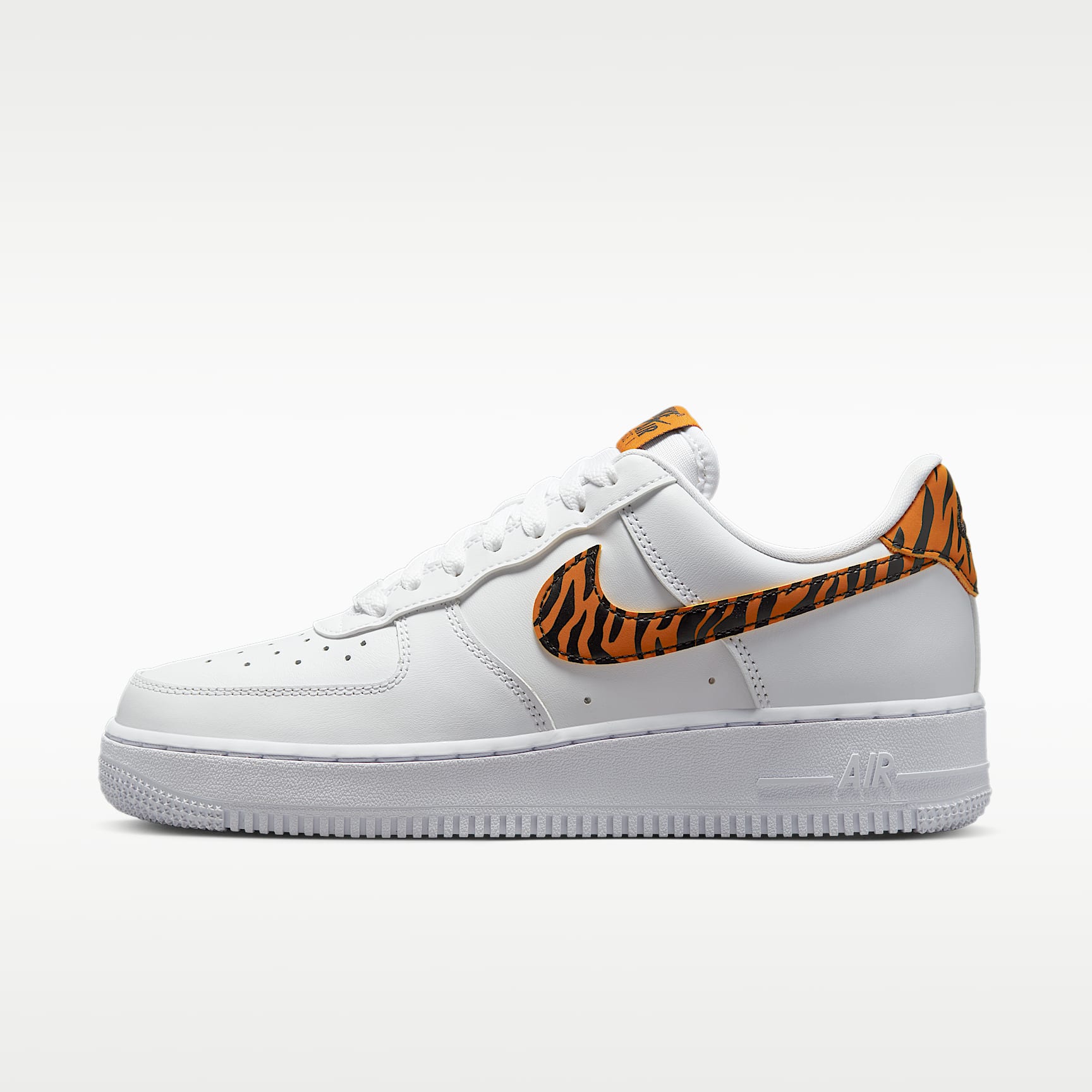 รองเท้าผู้หญิง Nike Air Force 1 '07