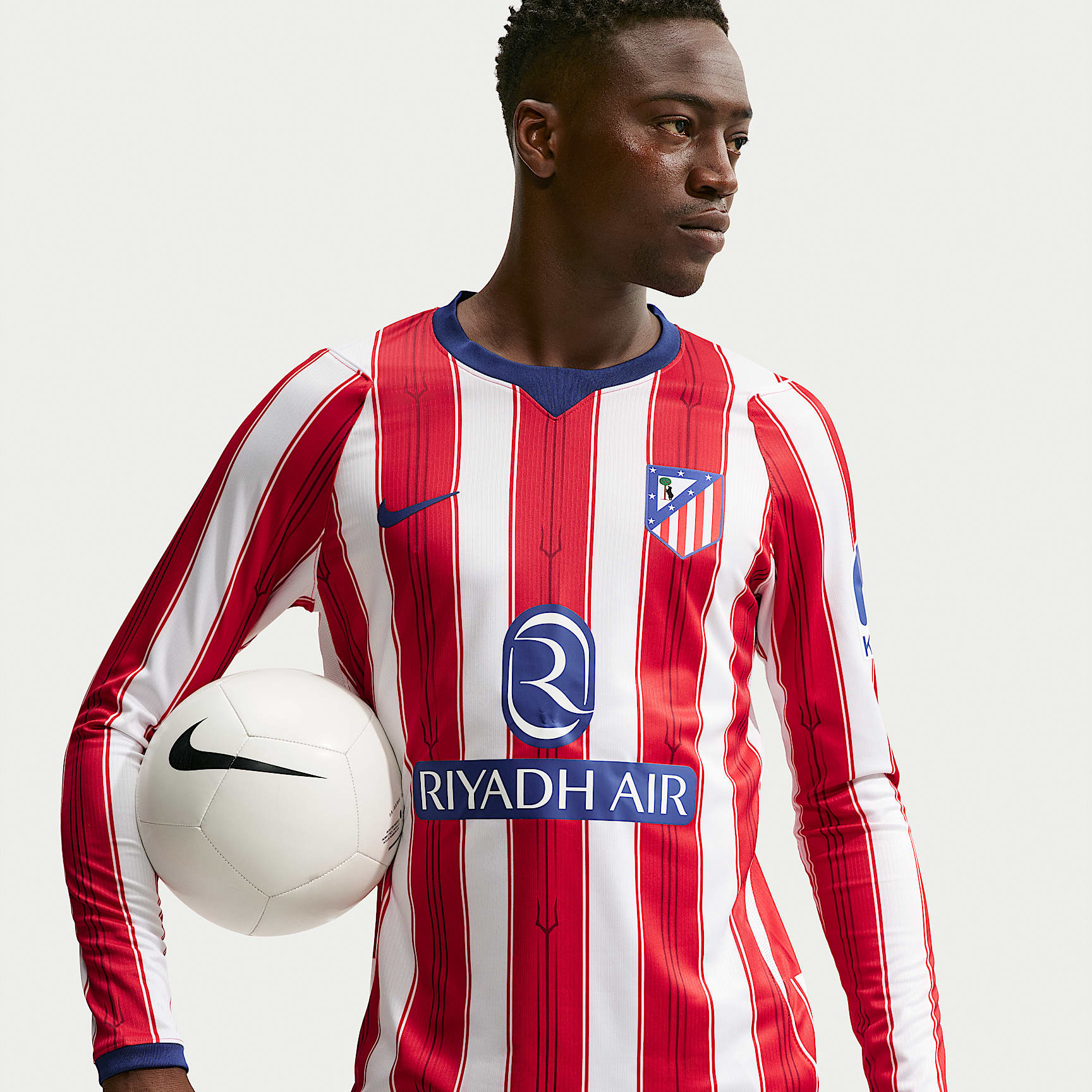 Jersey de futbol de manga larga Nike Dri-FIT Replica del Club Atlético de Madrid local 2026/27 Stadium para hombre