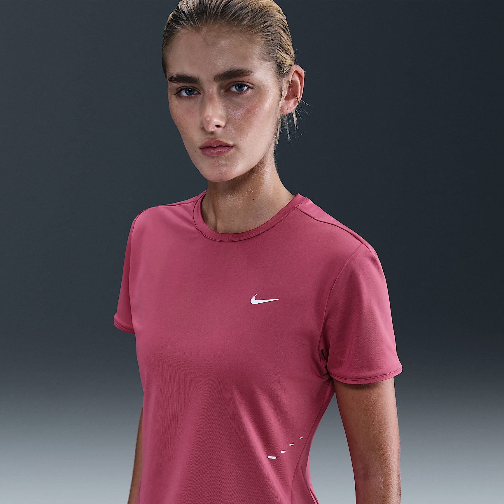 Playera de correr de manga corta Dri-FIT para mujer Nike Swift