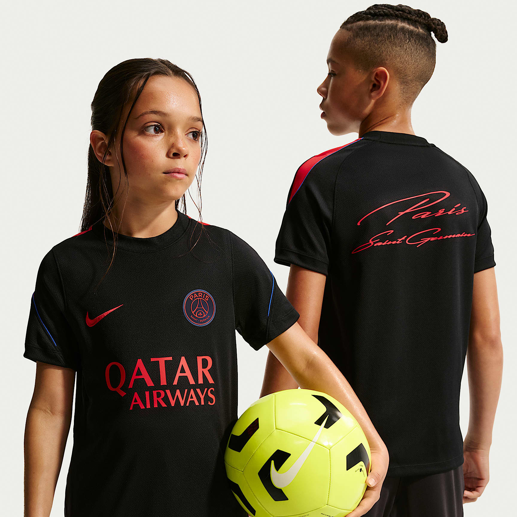 Paris Saint-Germain Strike Older Kids' Nike Football Dri-FIT Short-Sleeve Top