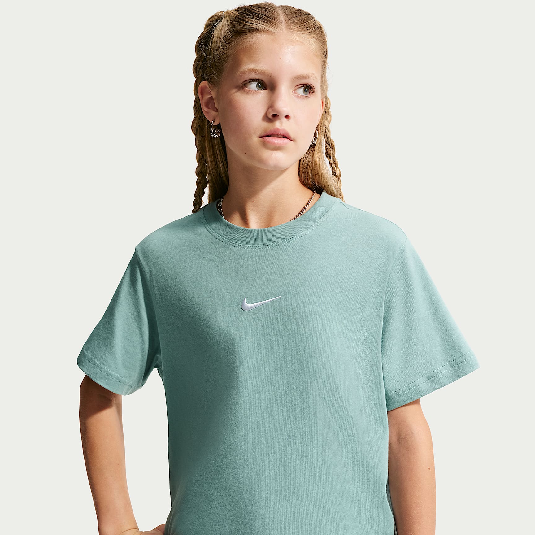 Nike Sportswear Big Kids' (Girls') T-Shirt