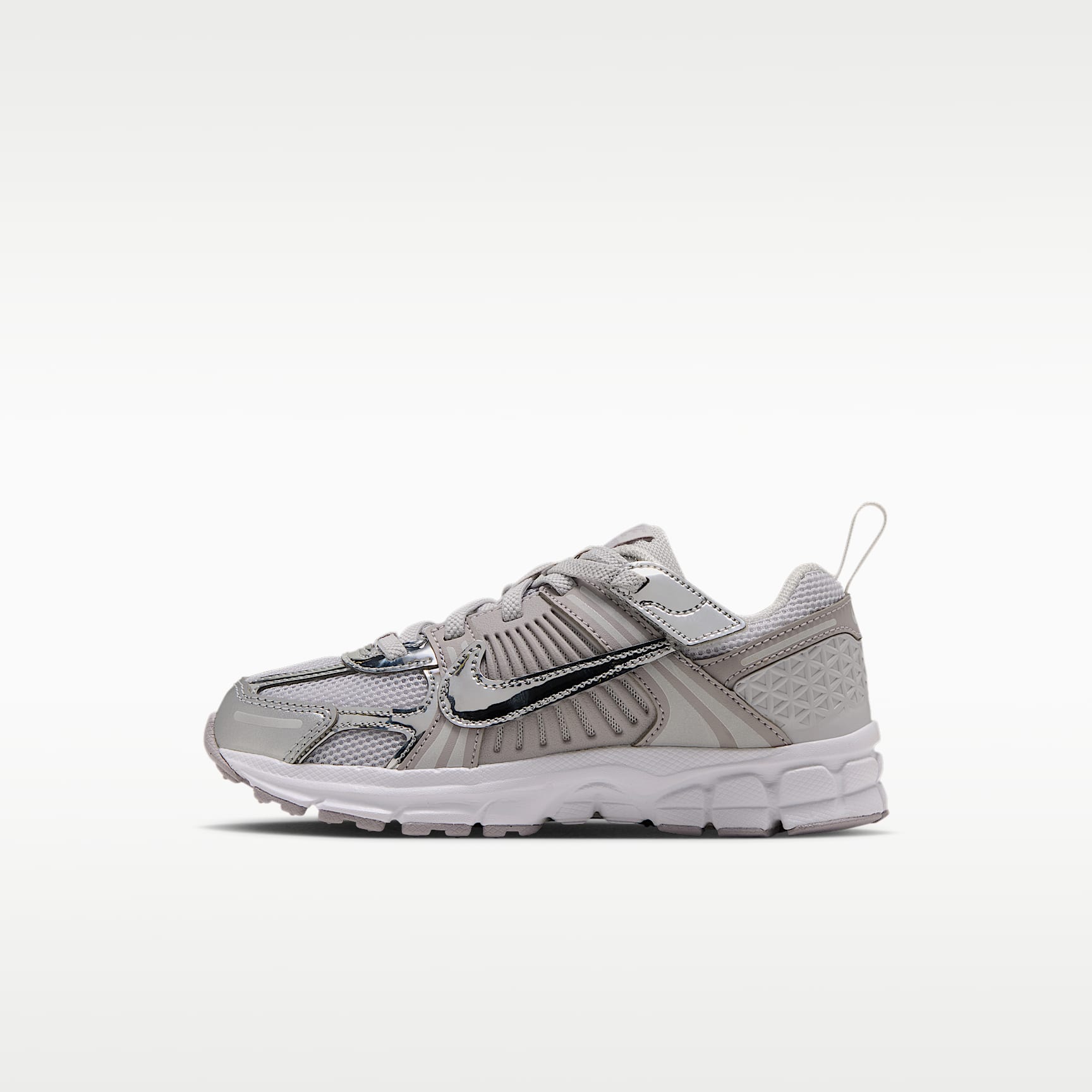 Nike Vomero 5 Younger Kids' Shoes with Reflective Design Accents