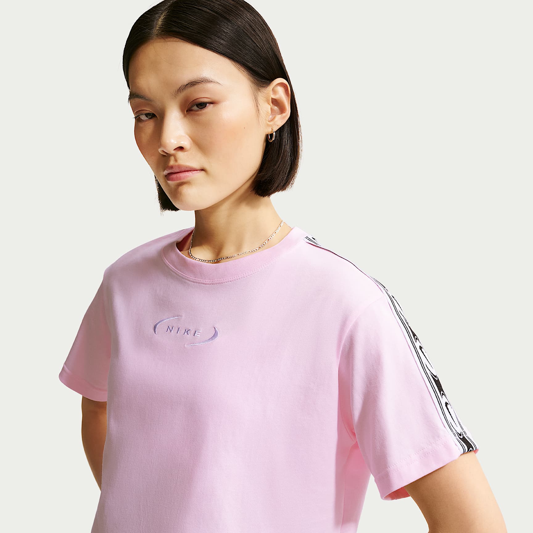 Playera holgada cropped para mujer Nike Sportswear Classic