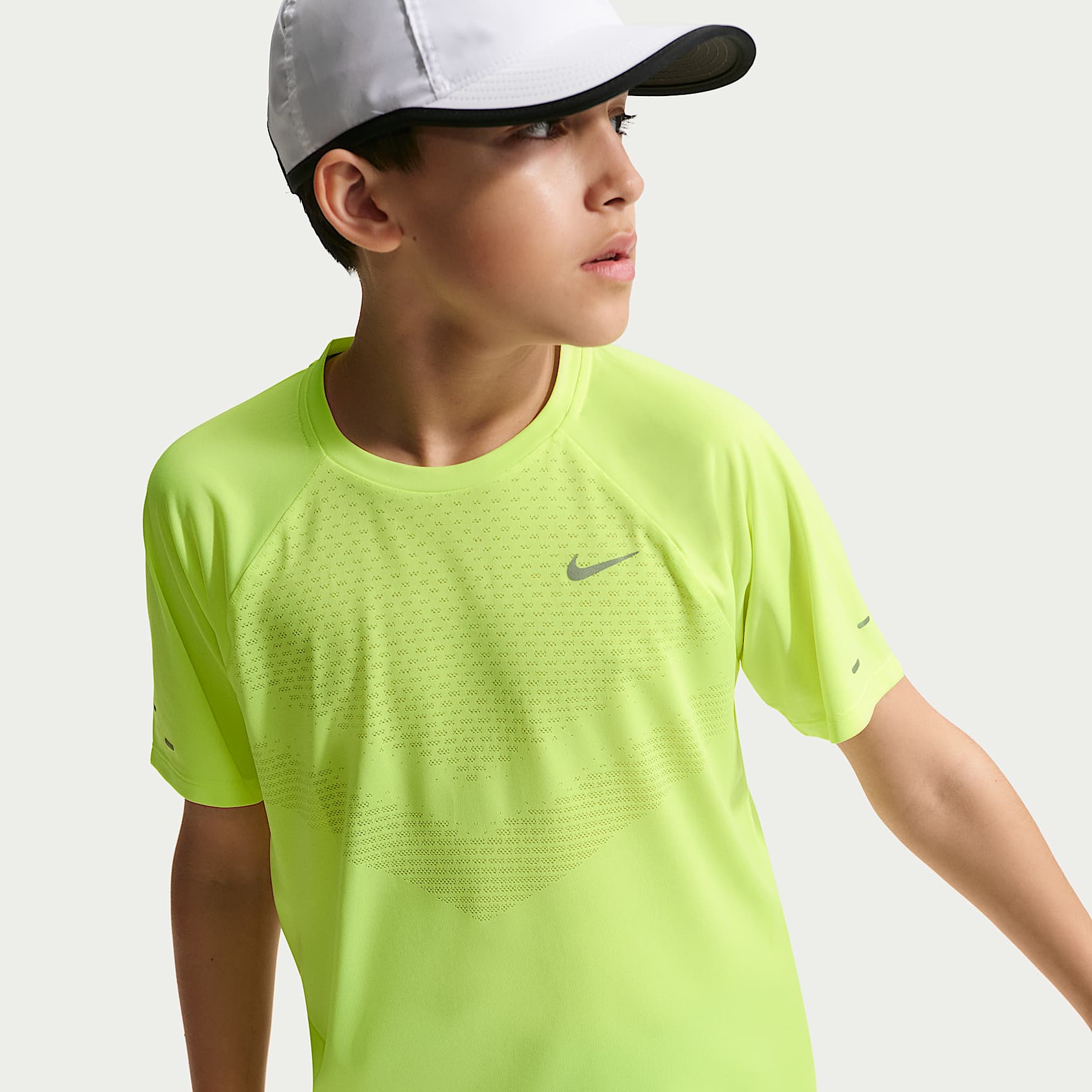 Nike Stride Older Kids' Dri-FIT Short-Sleeve Top