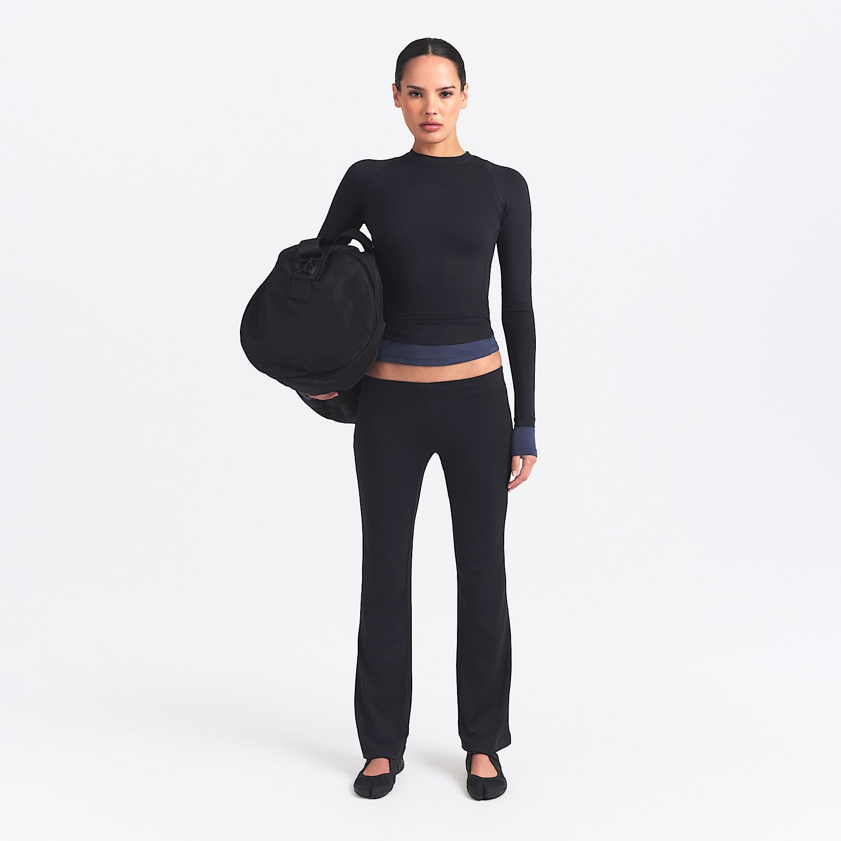 Pantalon mini évasé taille basse NikeSKIMS Airy pour femme