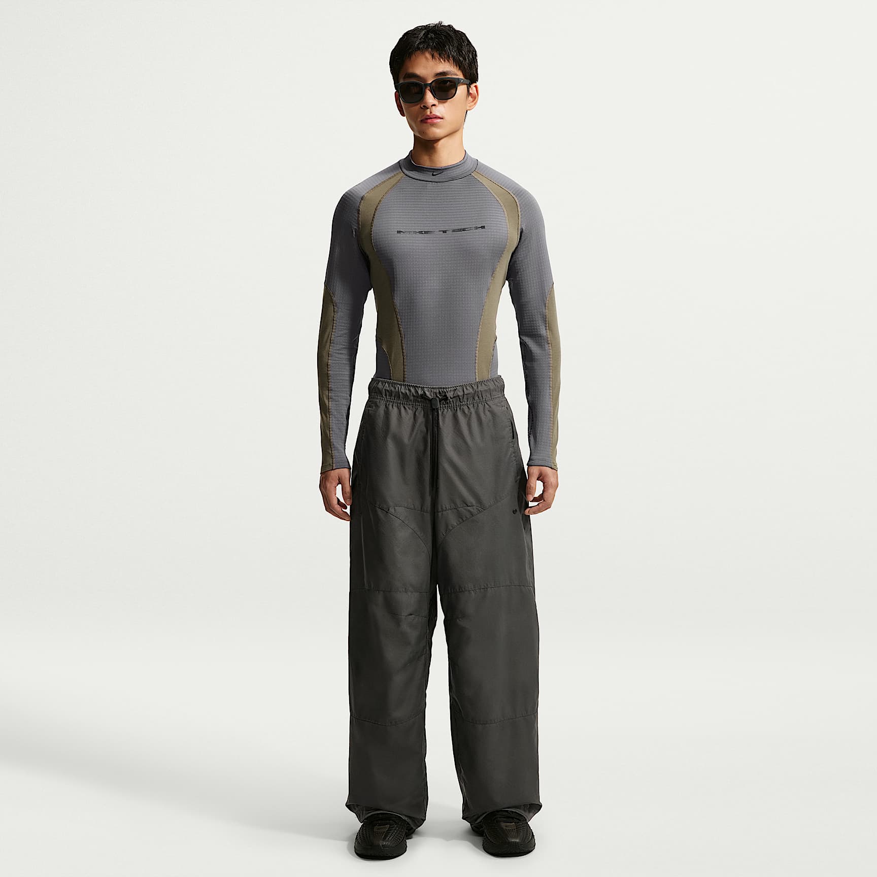 Nike Tech Men's Loose Reflective-Design Trousers