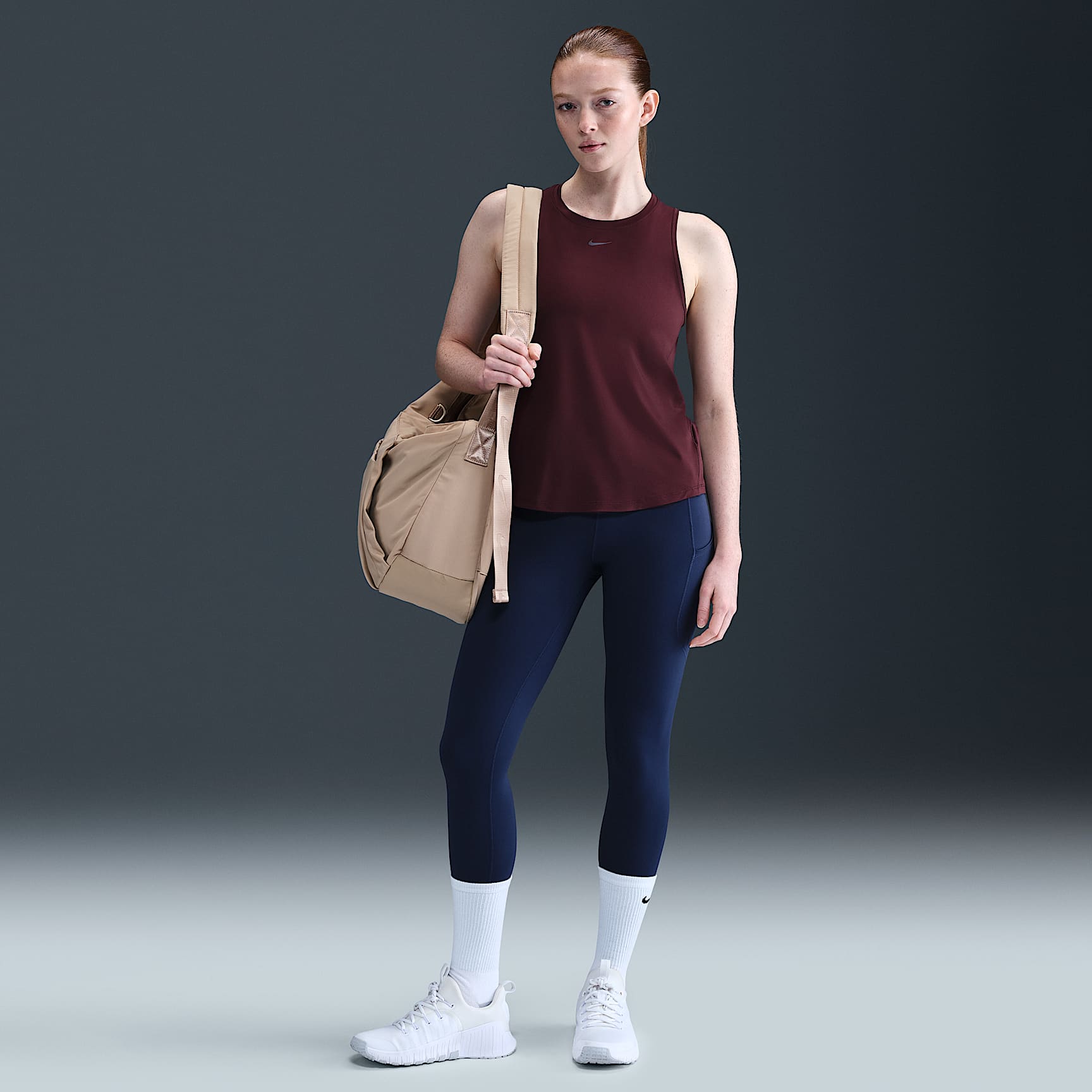 Leggings tiro alto de 7/8 con bolsillos para mujer Nike One