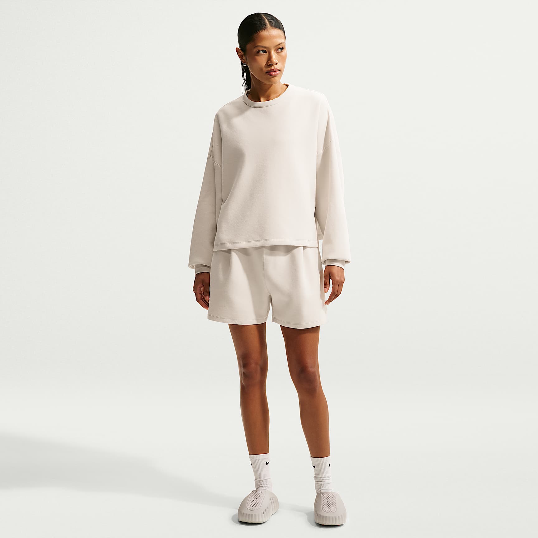 Shorts Dri-FIT de tiro medio holgados de 10 cm para mujer Nike 24.7 ImpossiblySoft