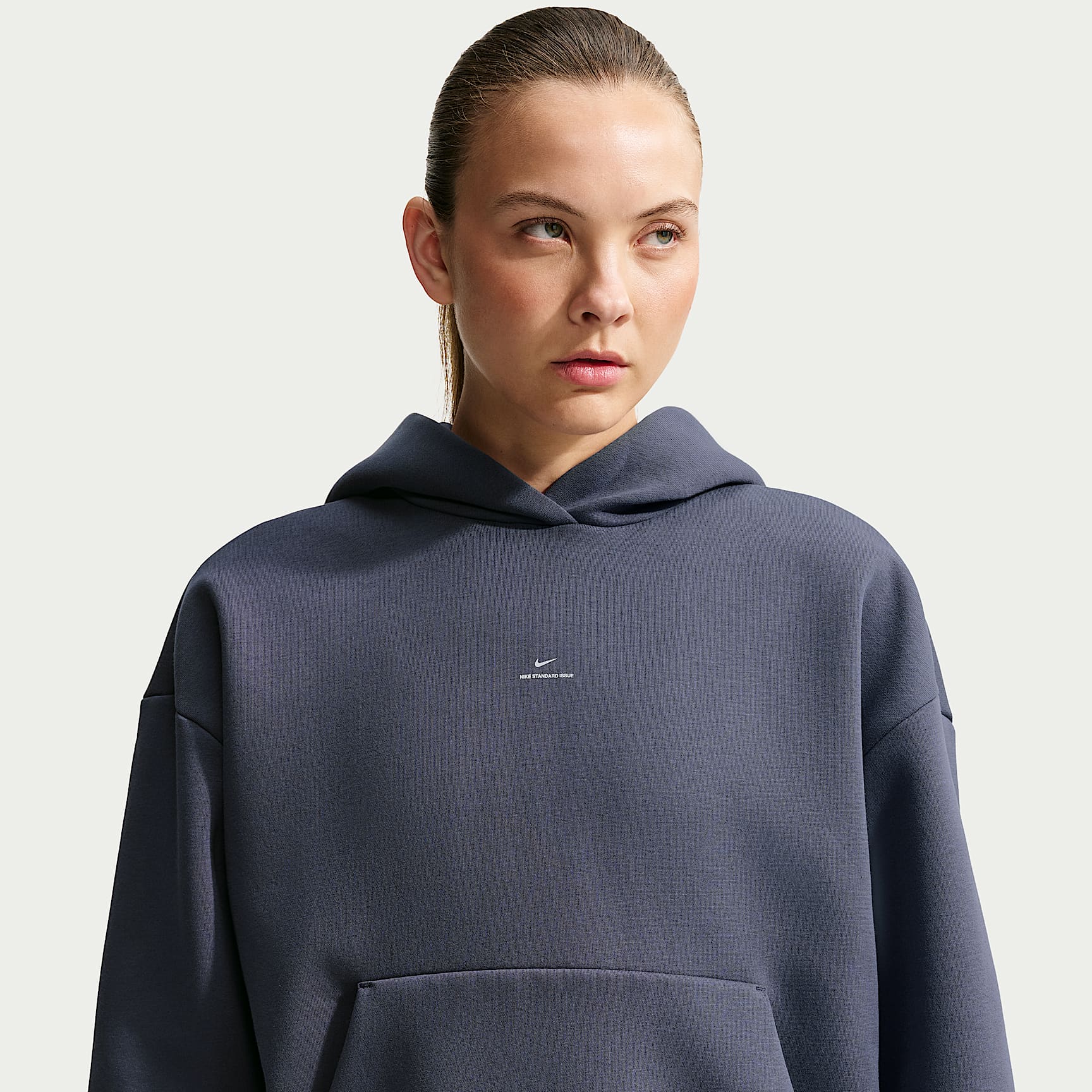 Sudadera con gorro sin cierre de básquetbol cepillada para mujer Nike Standard Issue