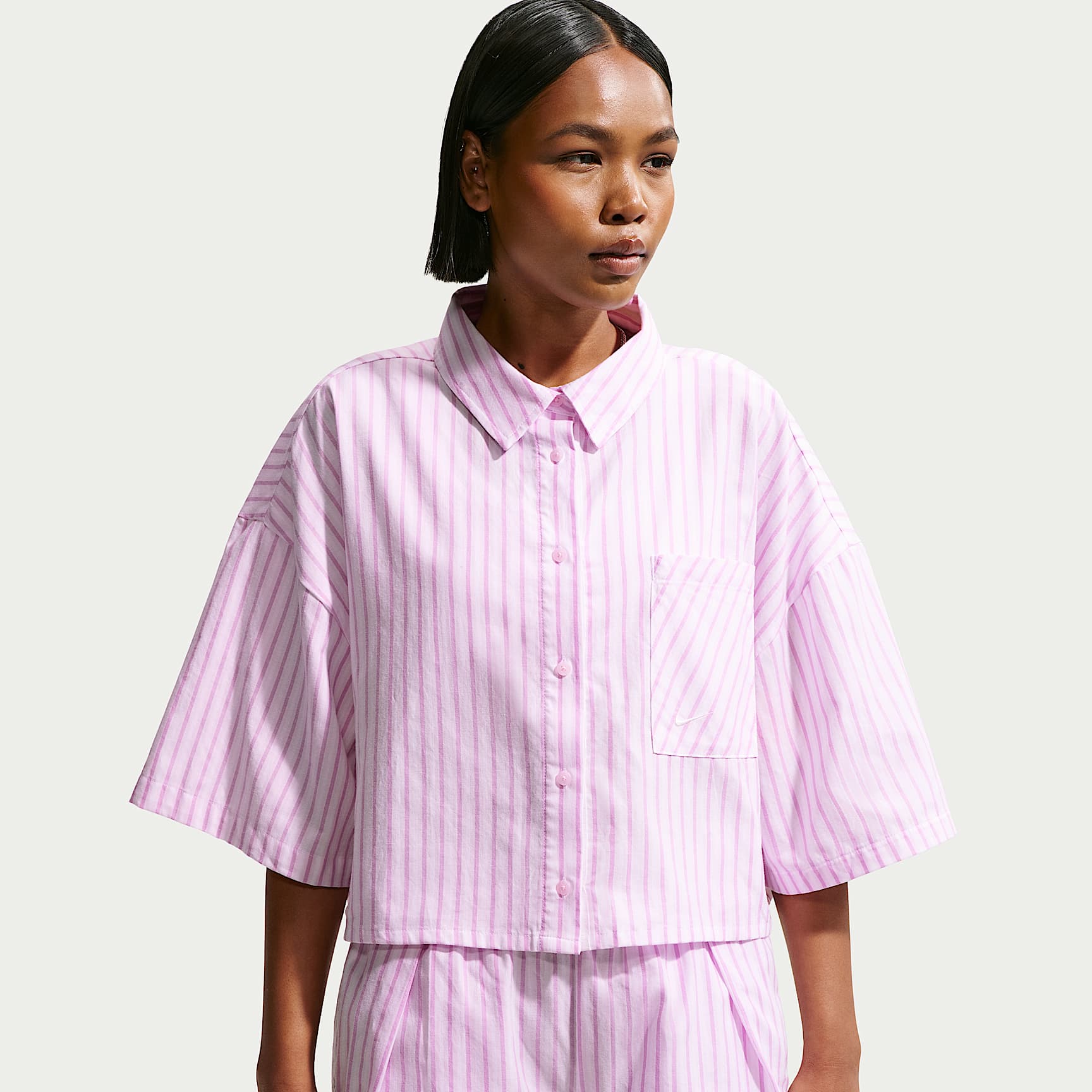 Dámský volnější proužkovaný top Nike Sportswear Chill Poplin