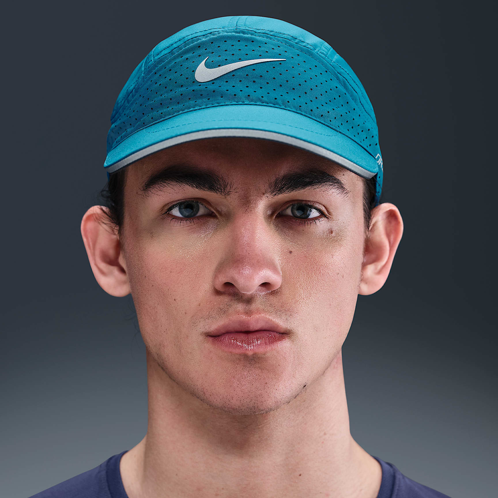 หมวกแก๊ปสะท้อนแสงแบบไร้โครง Nike Fly Dri-FIT ADV