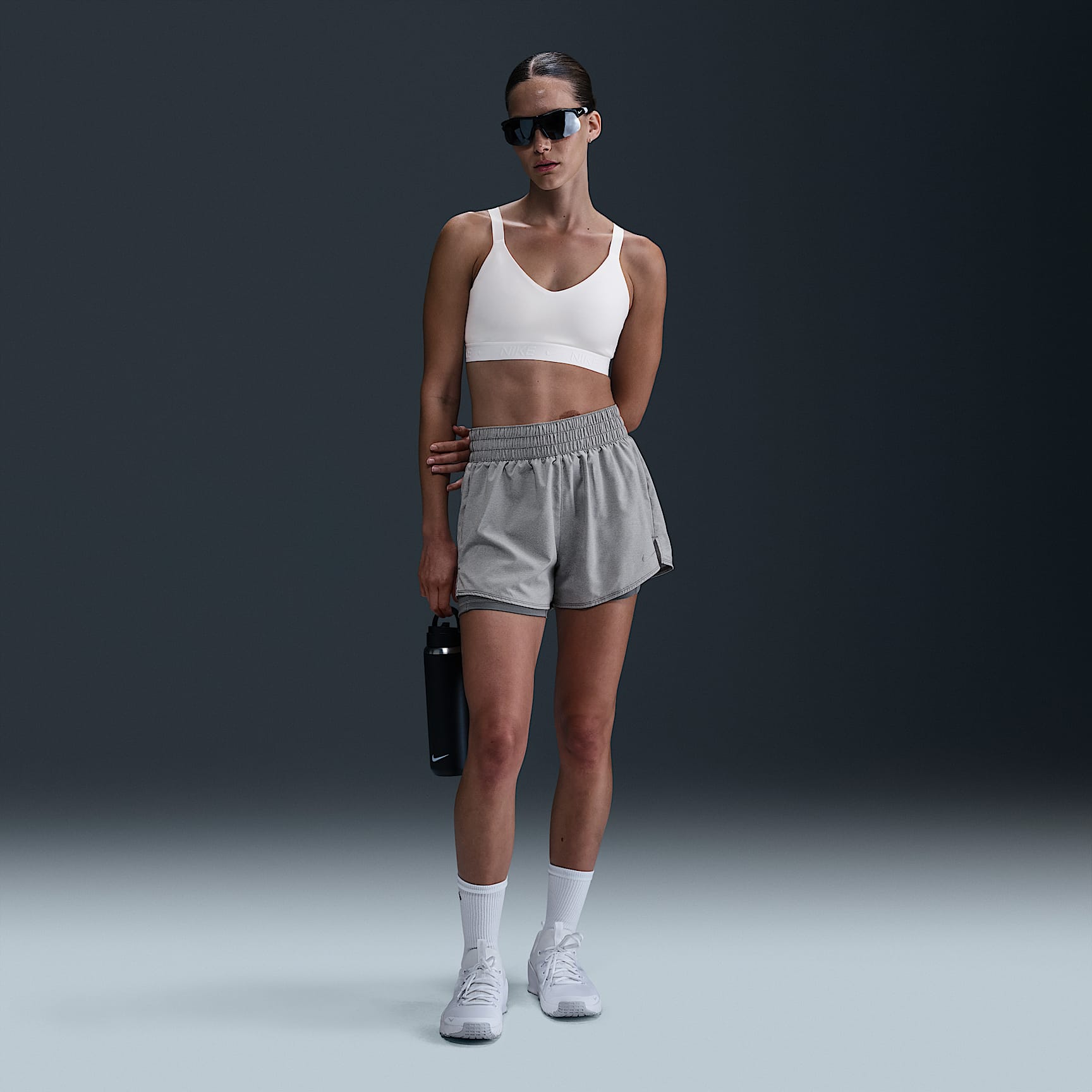 Shorts 2 en 1 Dri-FIT de tiro alto de 8 cm para mujer Nike One