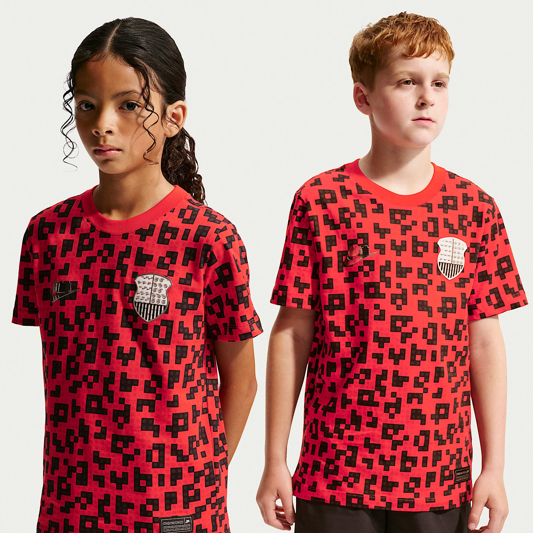 เสื้อยืดเด็กโต Nike Sportswear (คอลเลกชัน Nike x LEGO®)
