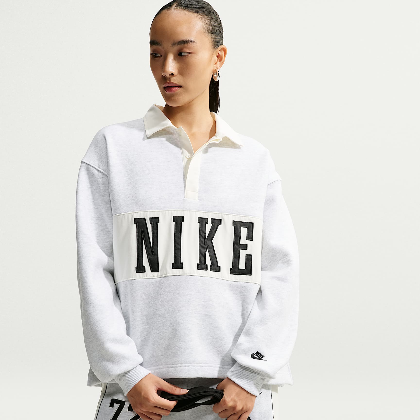 เสื้อรักบี้ทรงโอเวอร์ไซส์ผู้หญิง Nike Studio Fleece น้ำหนักปานกลาง