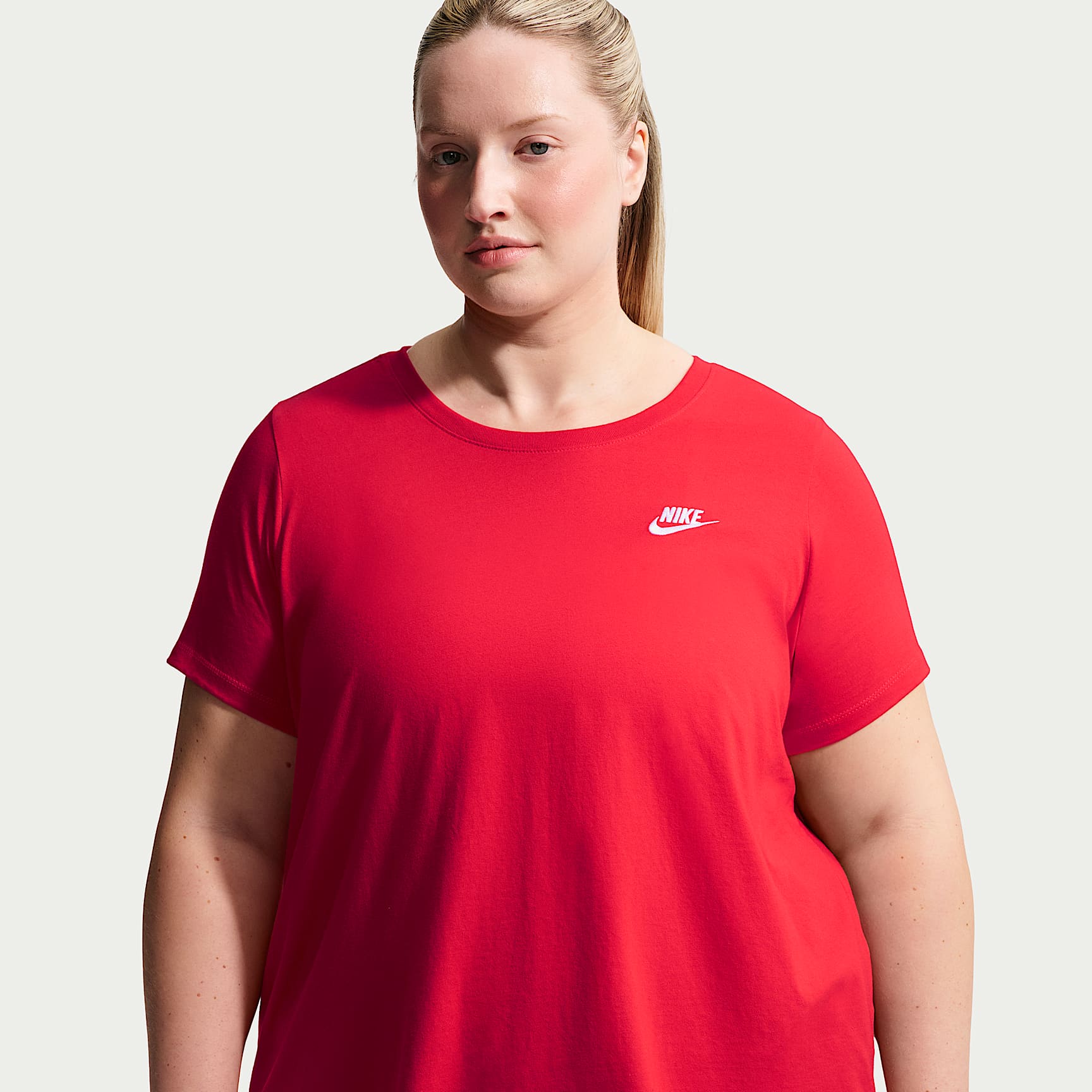 Playera para mujer (talla grande) Nike Sportswear Club Essentials