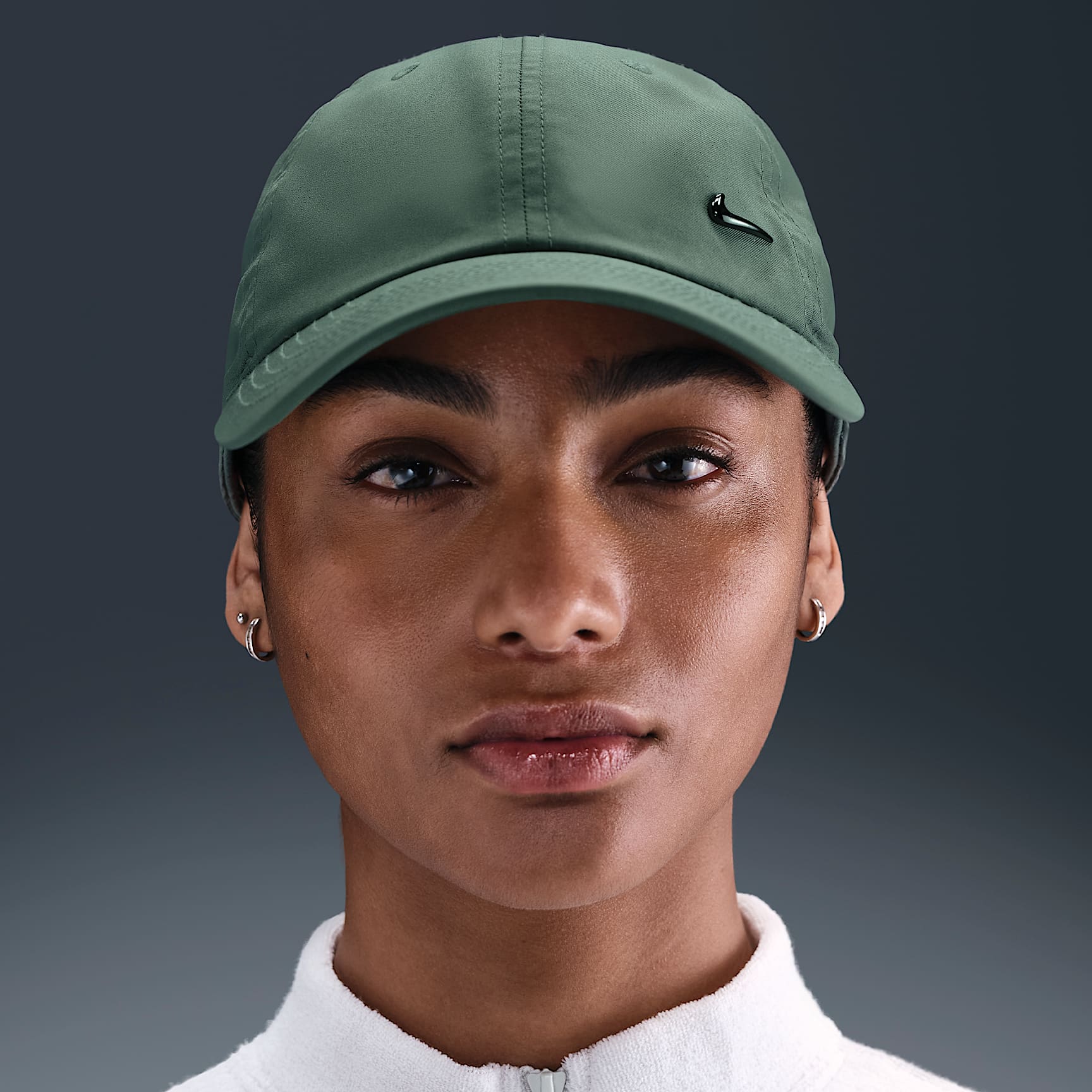 Nike Dri-FIT Club Unstructured Metal Swoosh Cap
