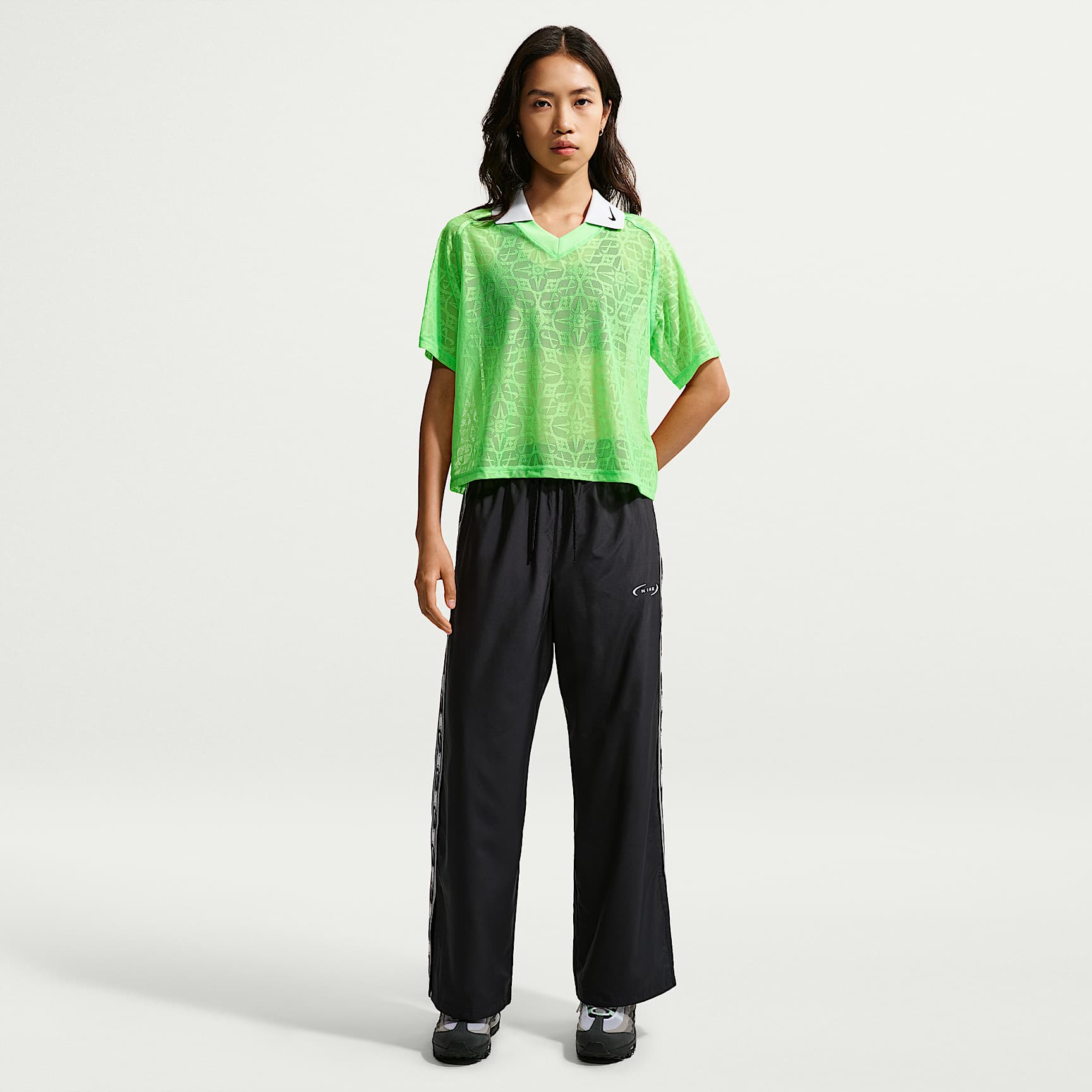 กางเกงขายาวแบบทอเอวปานกลางผู้หญิง Nike Sportswear Classic