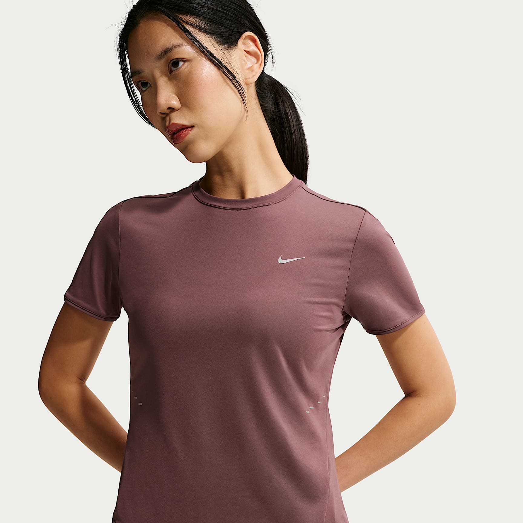 Playera de correr de manga corta Dri-FIT para mujer Nike Swift