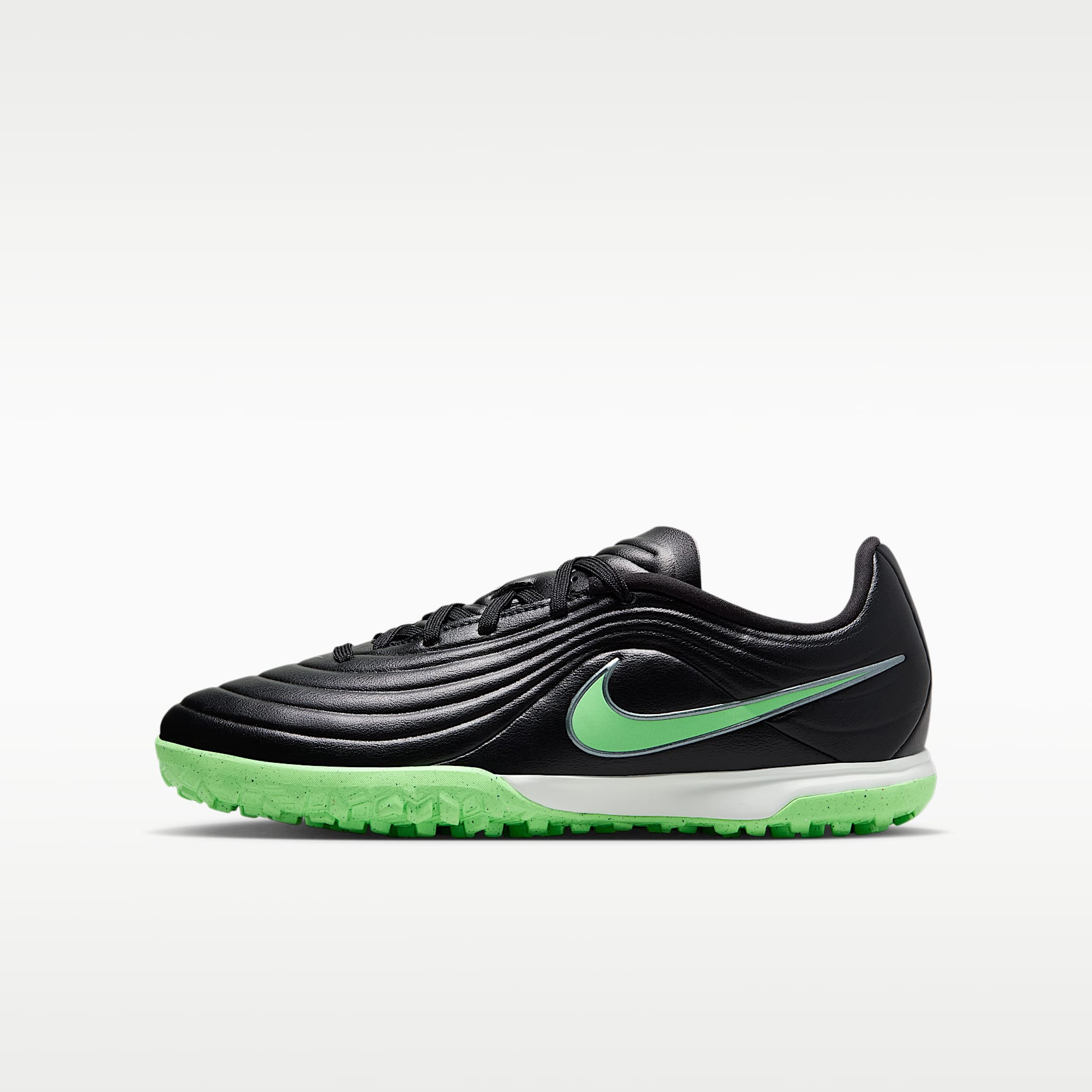 Nike Jr. Tiempo Maestro Academy Older Kids' Turf Low-Top Football Boots