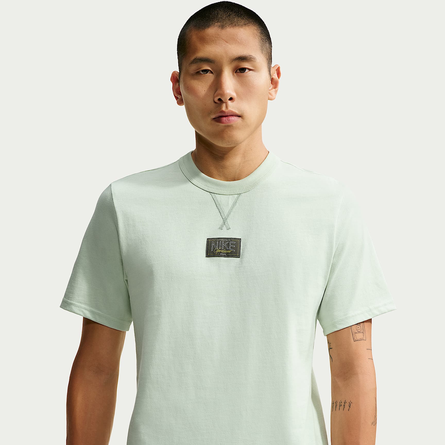 나이키 스포츠웨어 프리미엄 에센셜 티셔츠