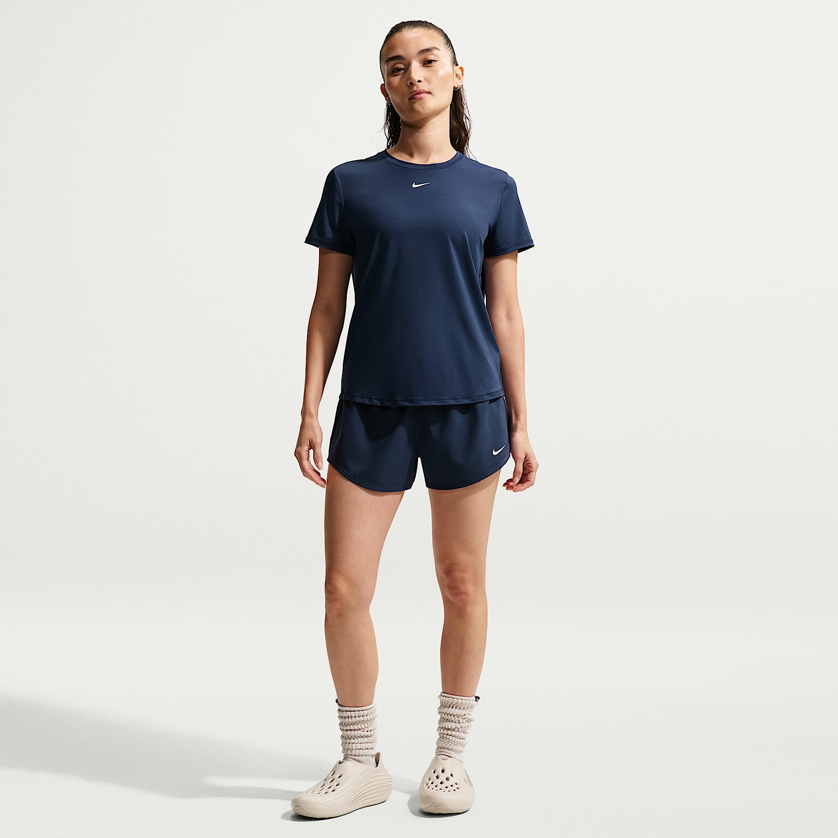 Dámské 8cm kraťasy Dri-FIT Nike One se středně vysokým pasem a všitými kalhotkami