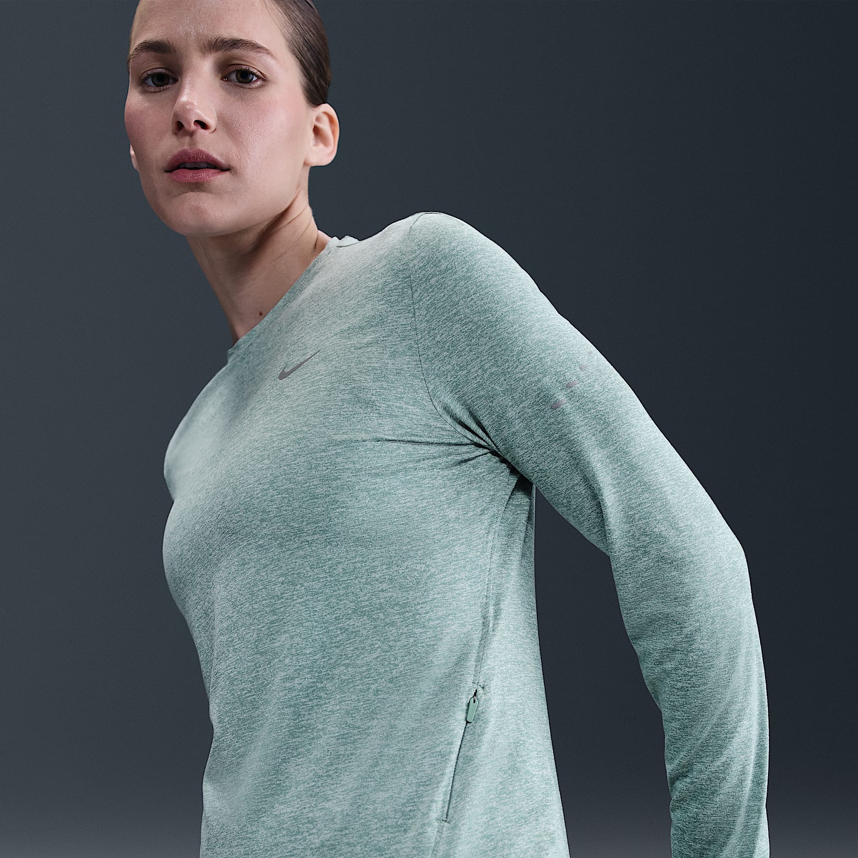 Playera de correr de manga larga de cuello redondo Dri-FIT UV para mujer Nike Swift