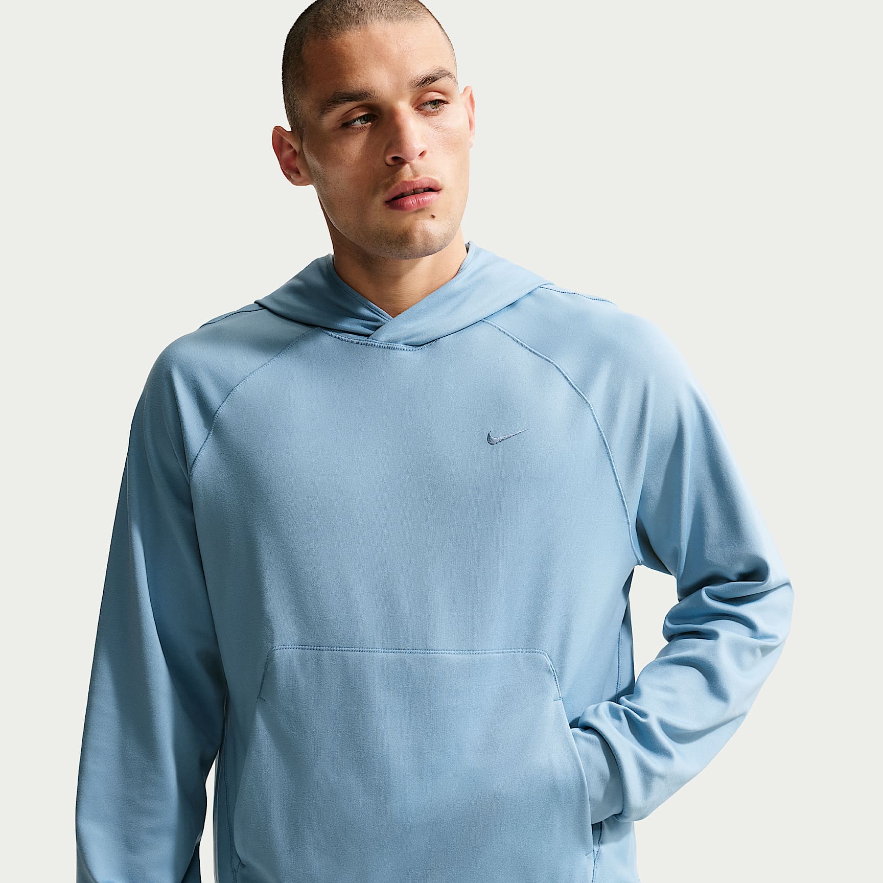 Sudadera con gorro sin cierre de alto rendimiento Dri-FIT con protección contra los rayos UV para hombre Nike Primary NanoKnit