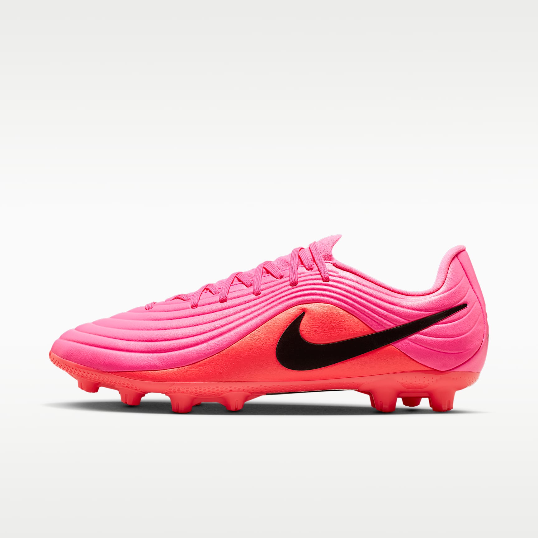 Tacos de futbol de corte low para terreno duro Nike Tiempo Maestro Academy