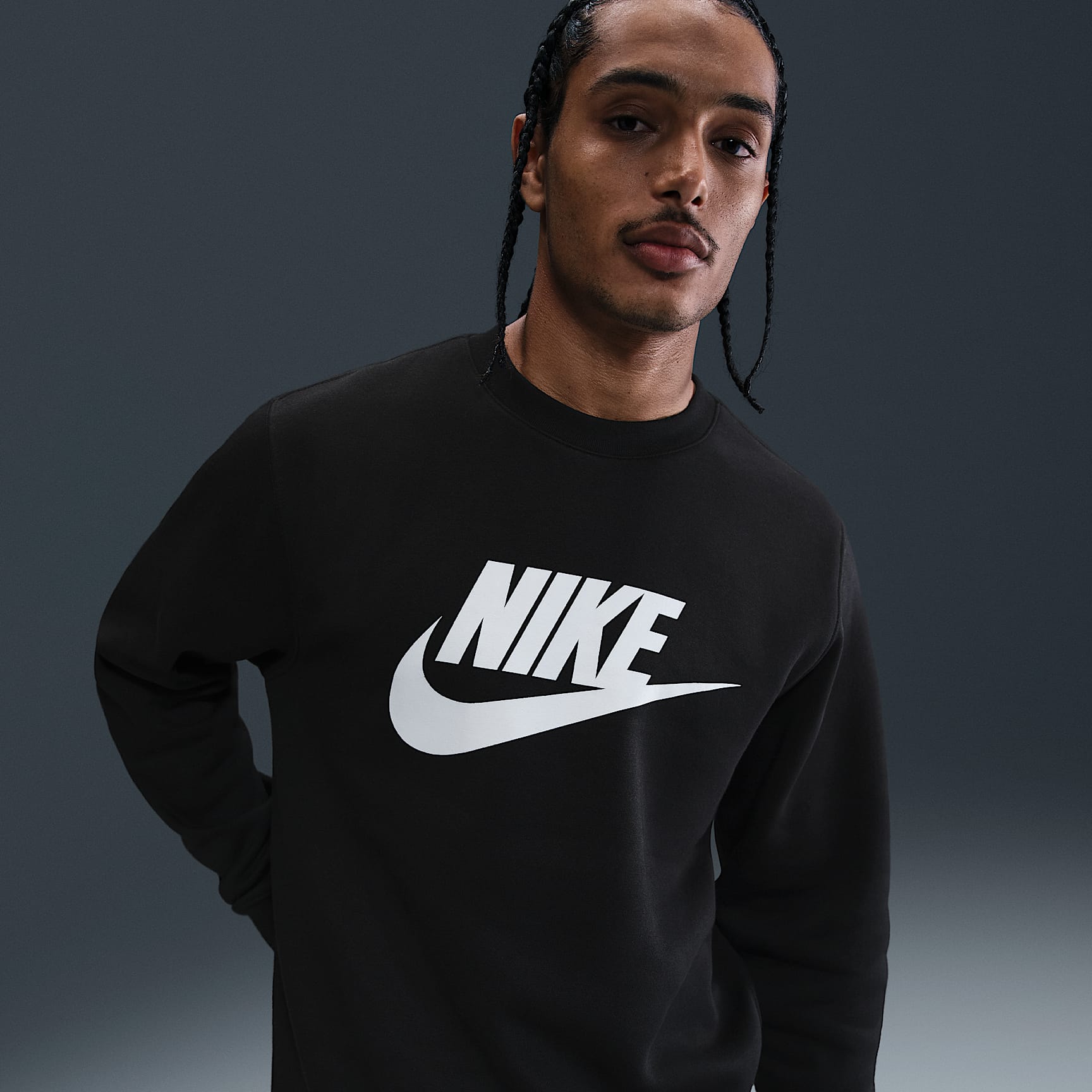 Nike Sportswear Club Fleece-Rundhalsshirt mit Grafik (Herren)