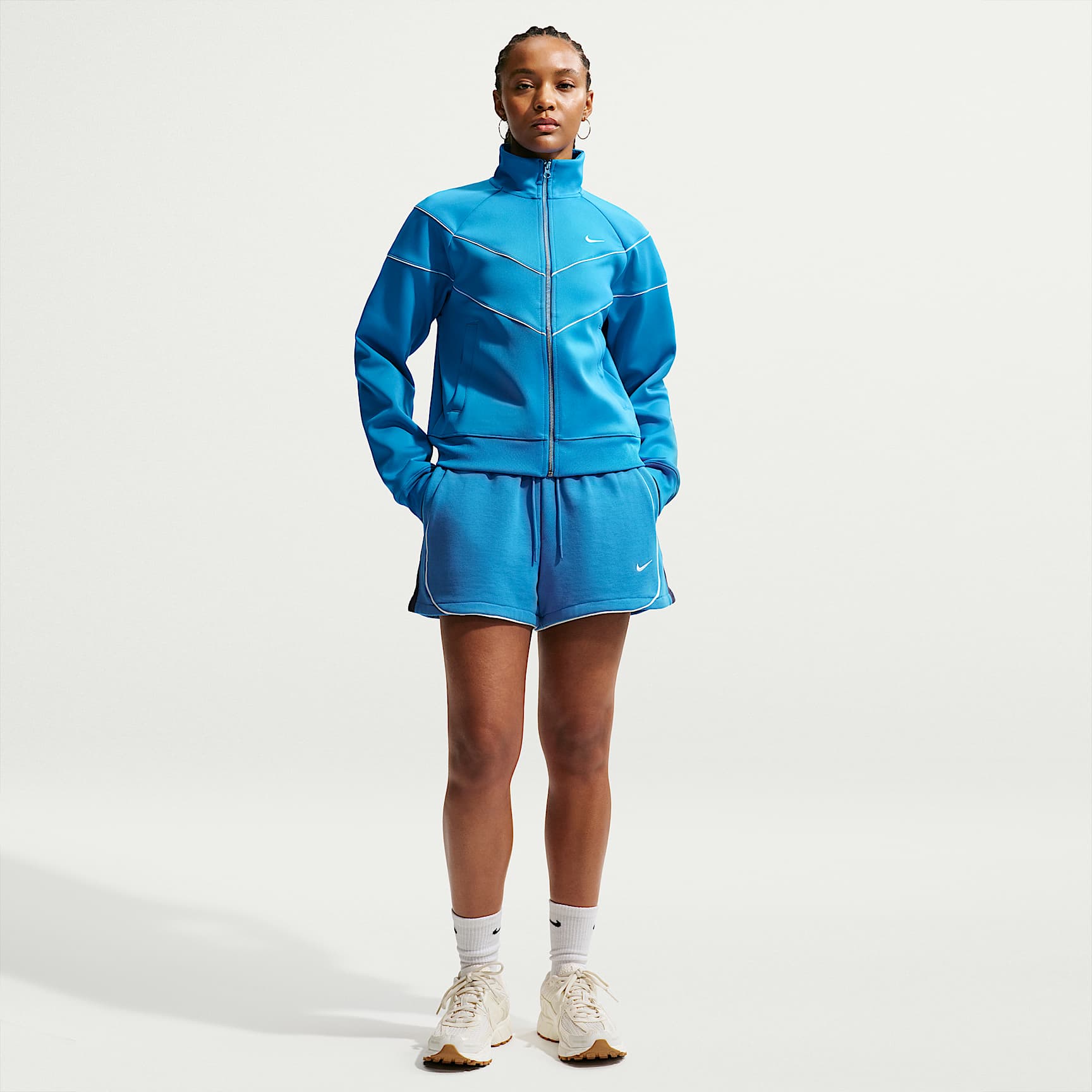 Nike Sportswear fleeceshorts med mellomhøyt liv og ledig passform til dame (7,5 cm)