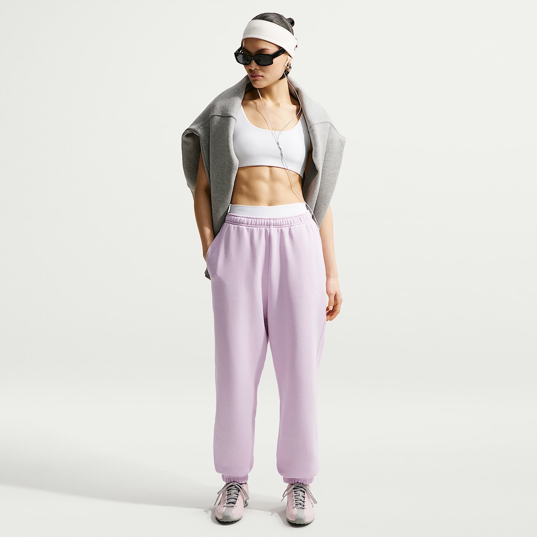 Pantalon resserré aux chevilles oversize et taille haute Nike Studio Fleece Medium Weight pour femme