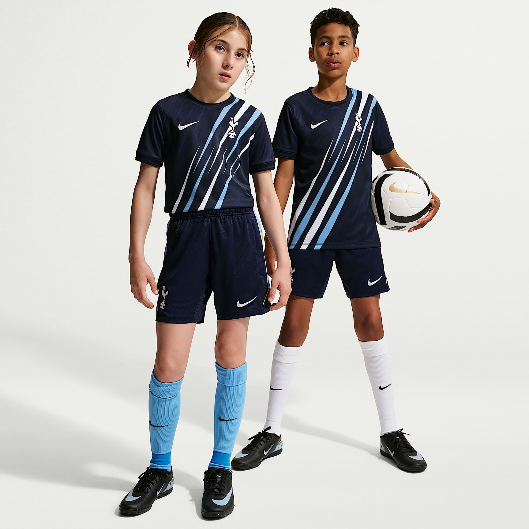 Fotbollsshorts Tottenham Hotspur Strike Nike Dri-FIT i stickat material för ungdom