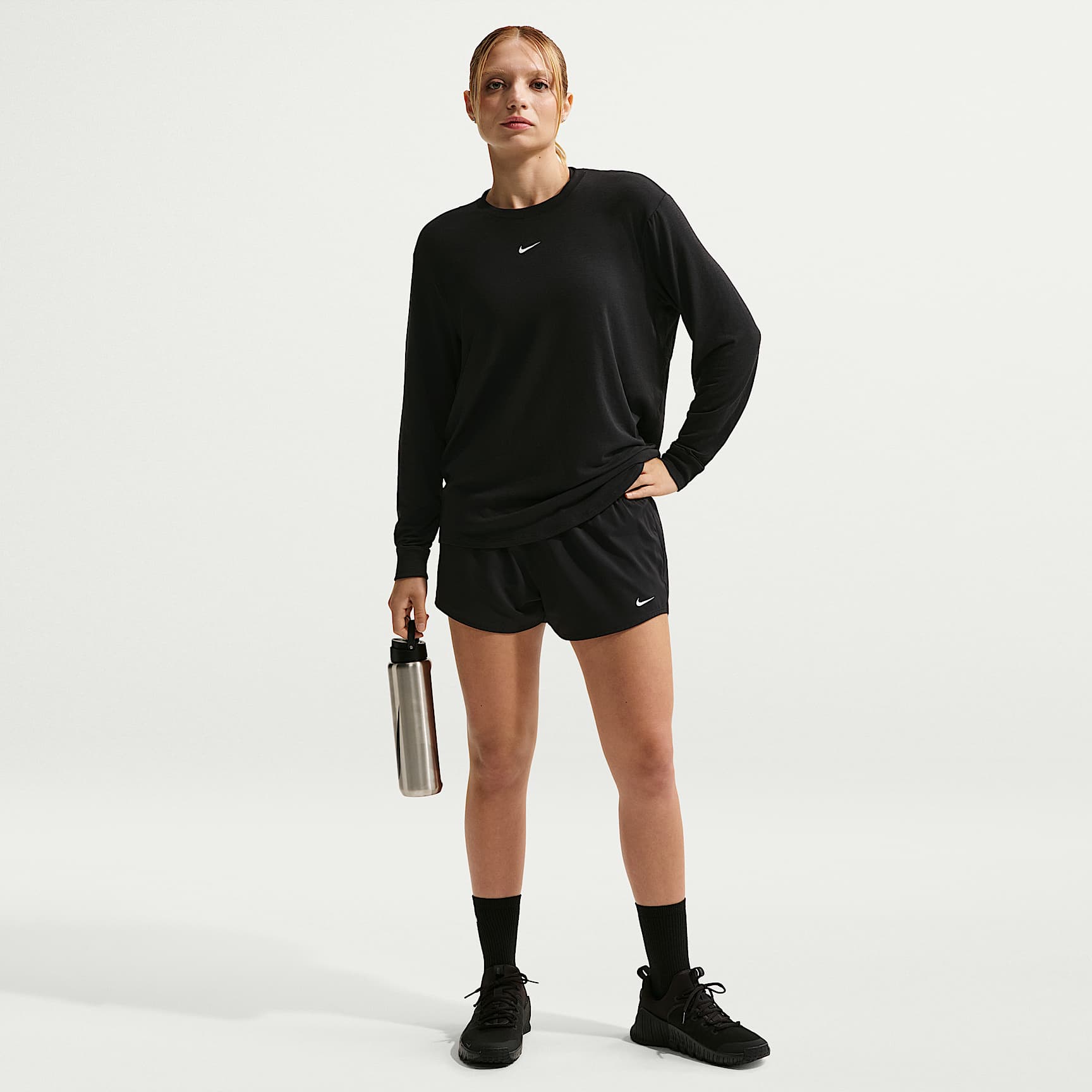 Short doublé à taille mi-basse 8 cm Dri-FIT Nike One pour femme