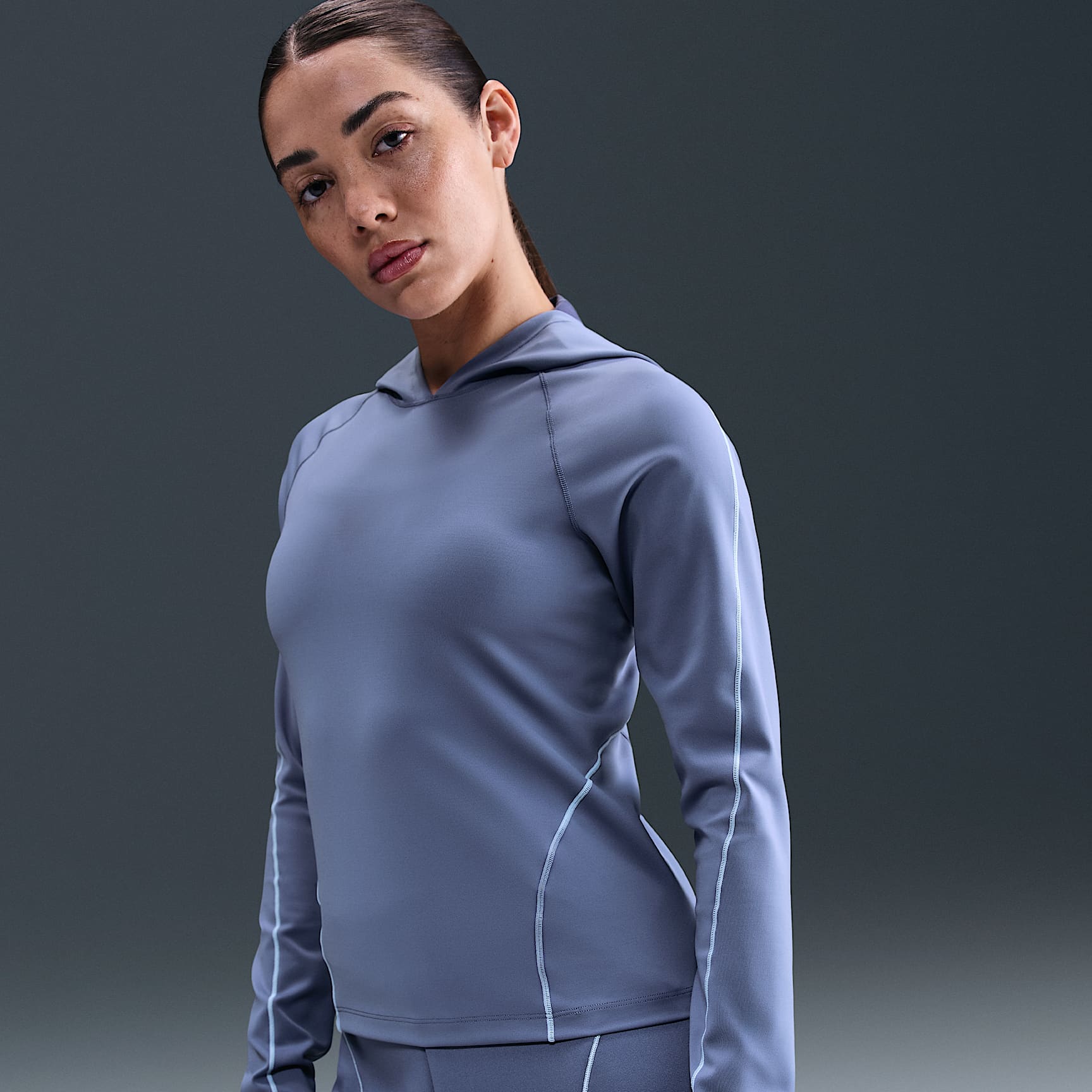 Nike Universa Dri-FIT Dar Kapüşonlu Uzun Kollu Kadın Üstü