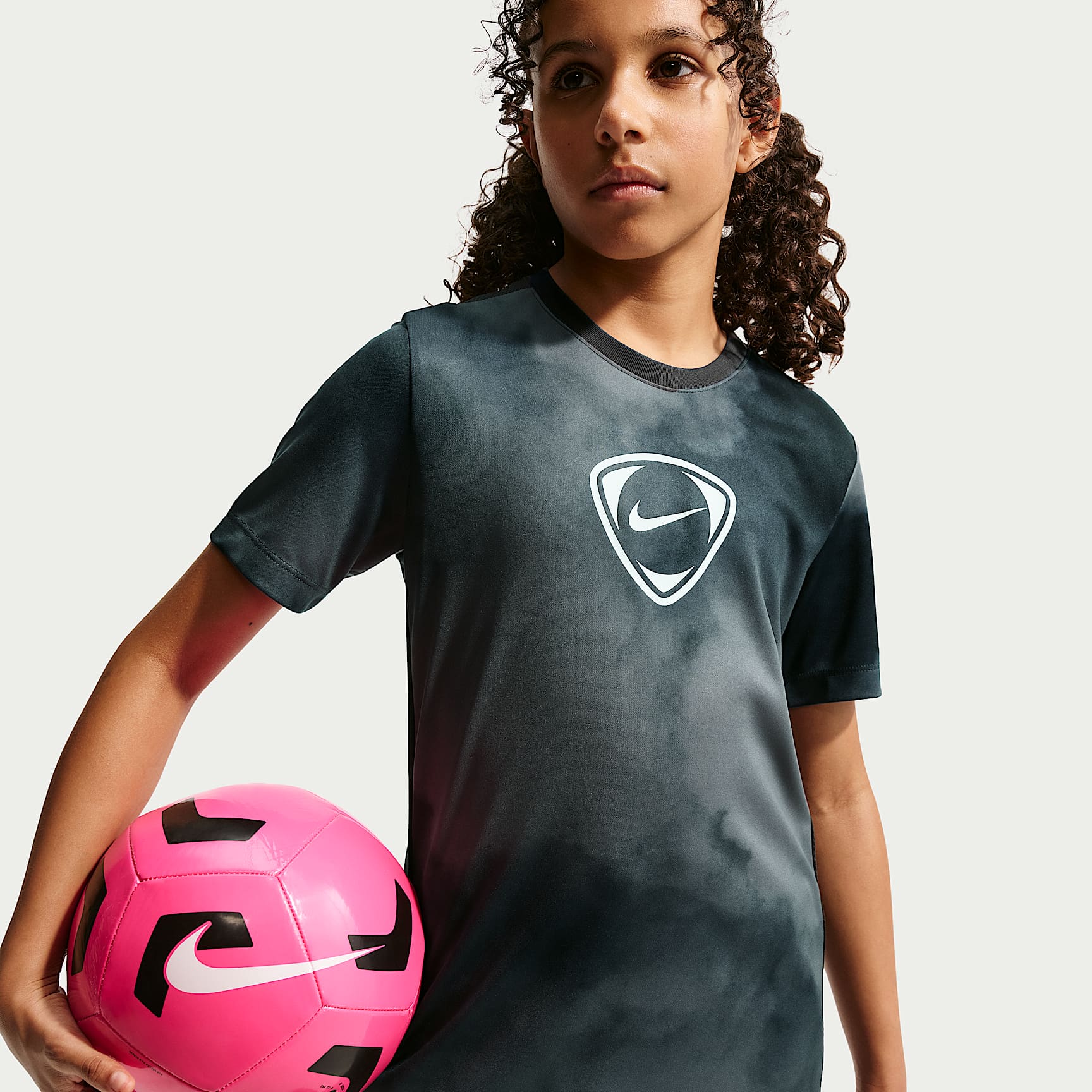 Nike Academy+ Dri-FIT Kurzarm-Fußballoberteil (ältere Kinder)