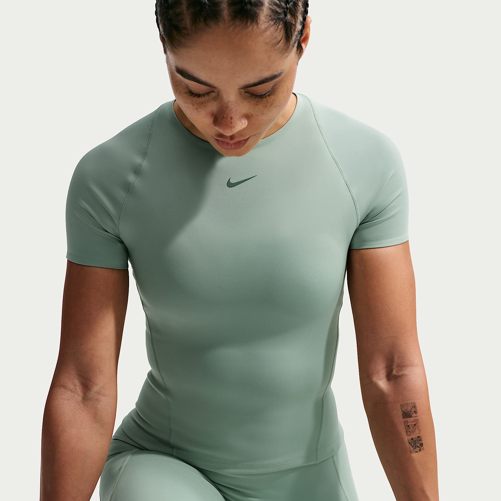 Nike Universa Dri-FIT kortermet overdel til dame