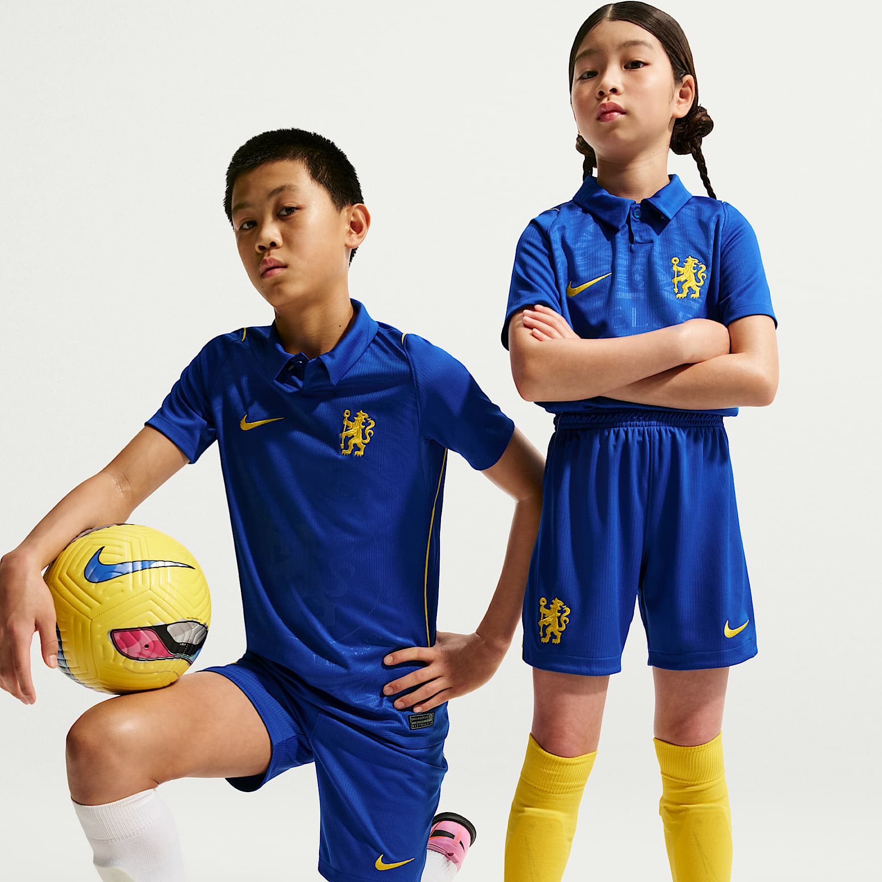 Chelsea FC 2026/27 Stadium Home Older Kids' Nike Dri-FIT Football Replica Shorts