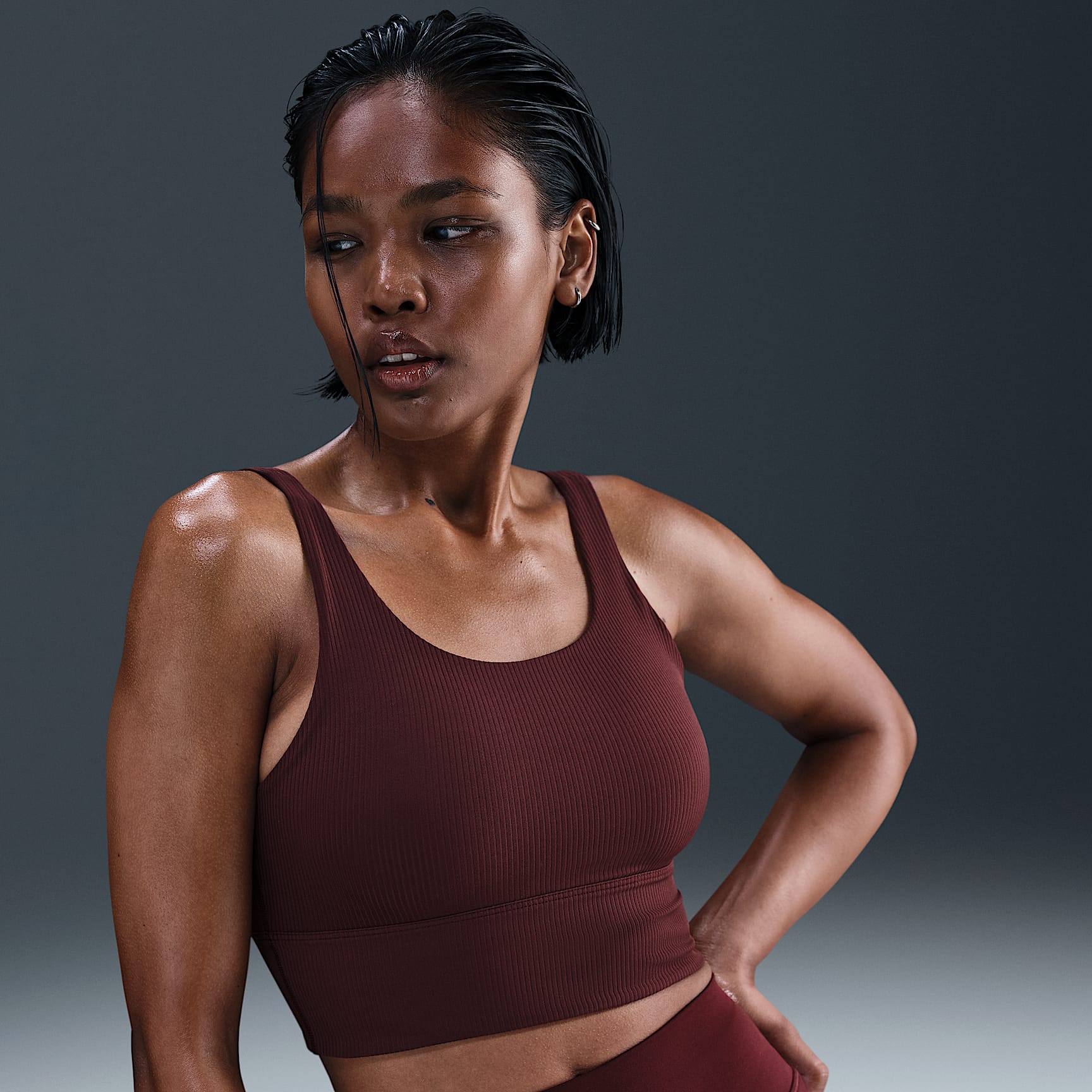 Bra deportivo de baja sujeción de talle largo con almohadillas para mujer Nike Zenvy Rib