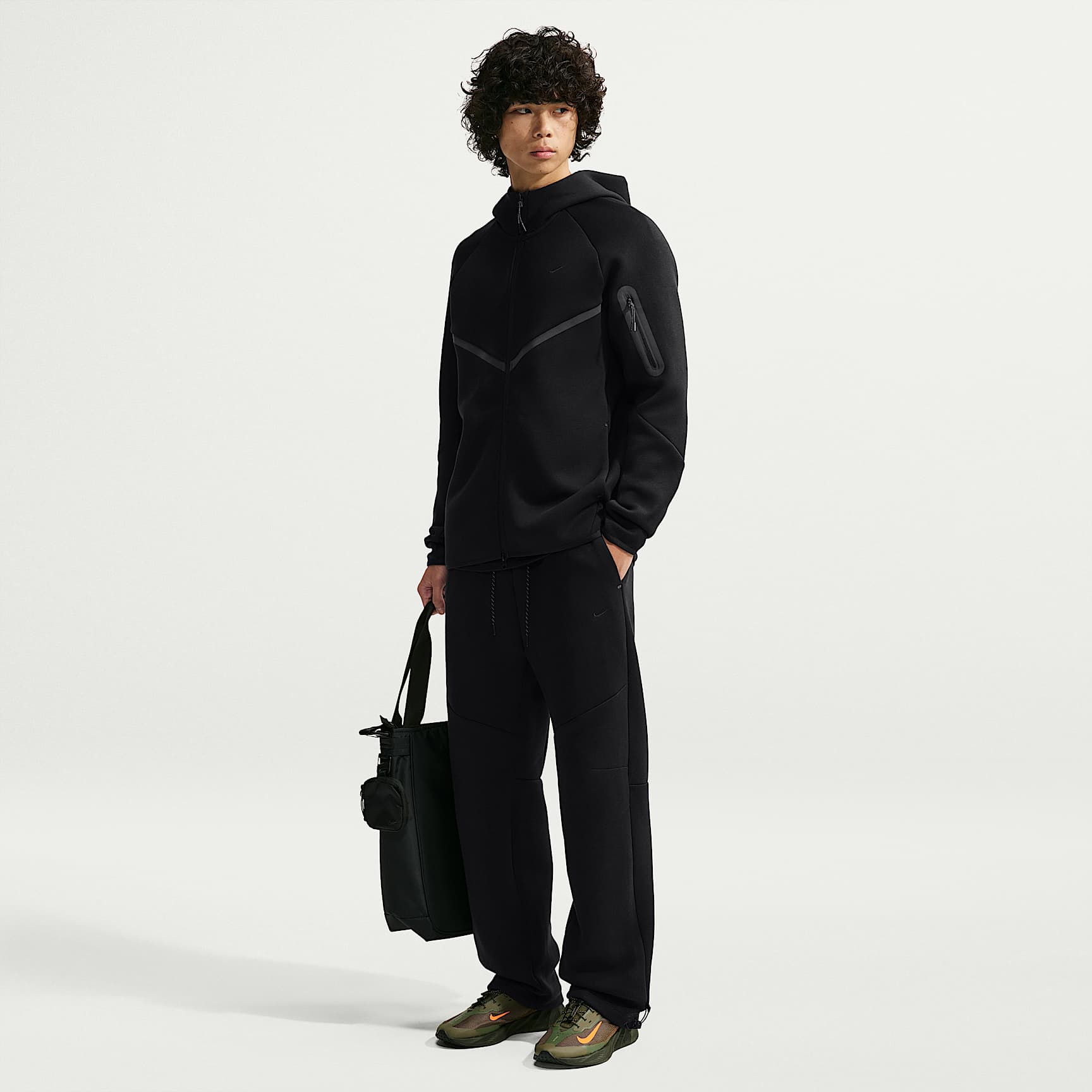 Nike Tech Men's Fleece Open-Hem Trousers with Reflective Design Accents
