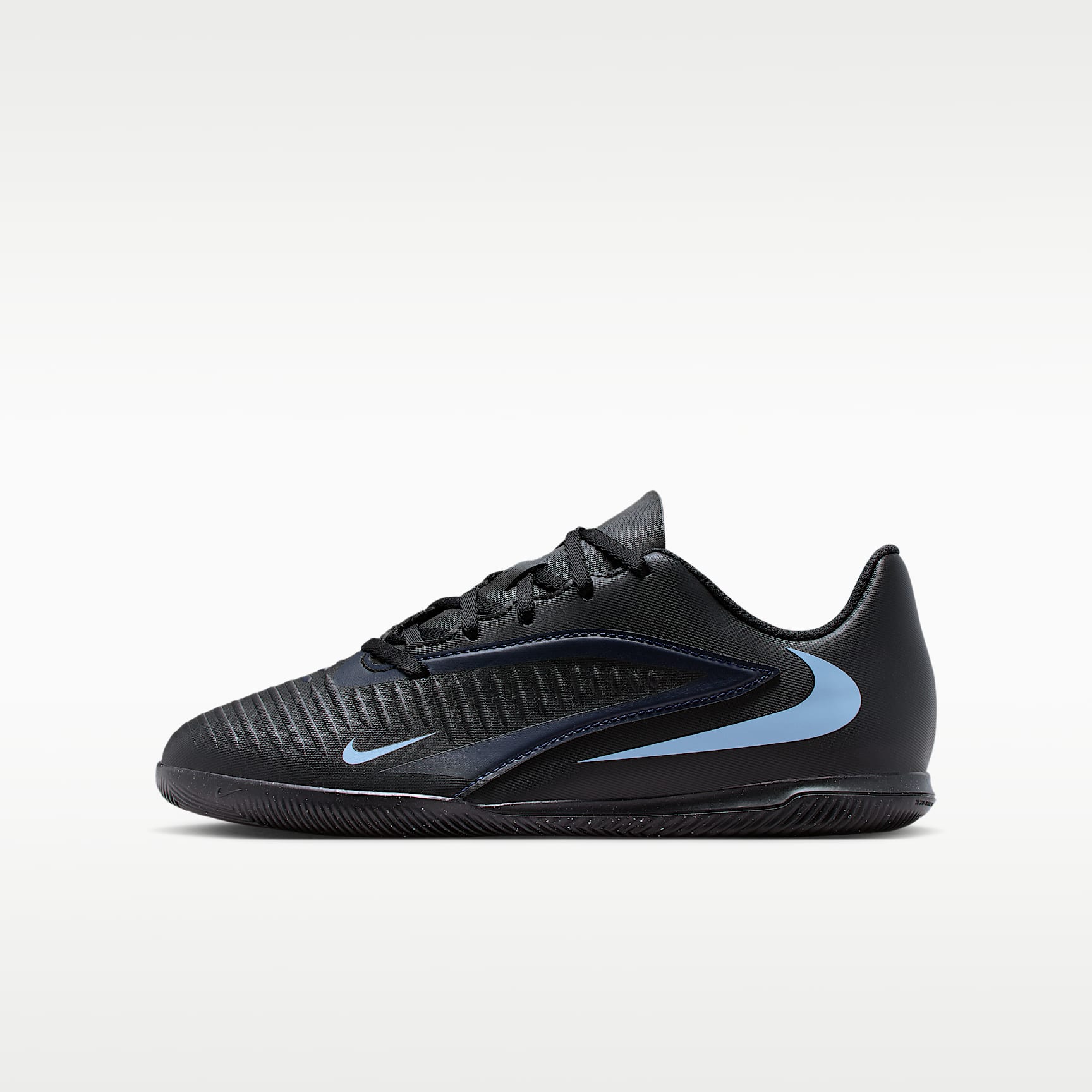 Nike Jr. Phantom 6 Low Club Big Kids' Indoor/Court Soccer Shoes