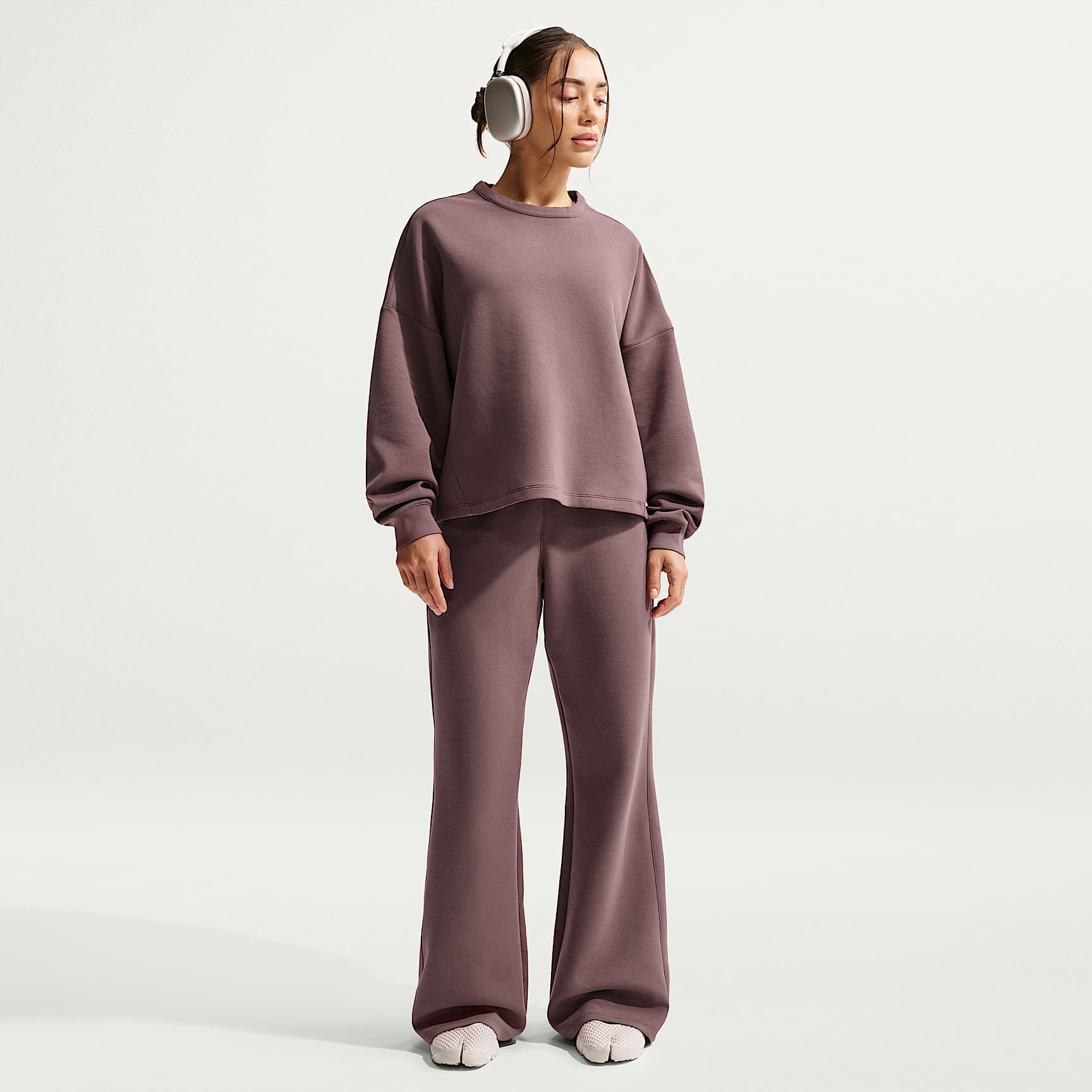 Nike 24.7 ImpossiblySoft Women's Dri-FIT High-Waisted Loose Flared Pants