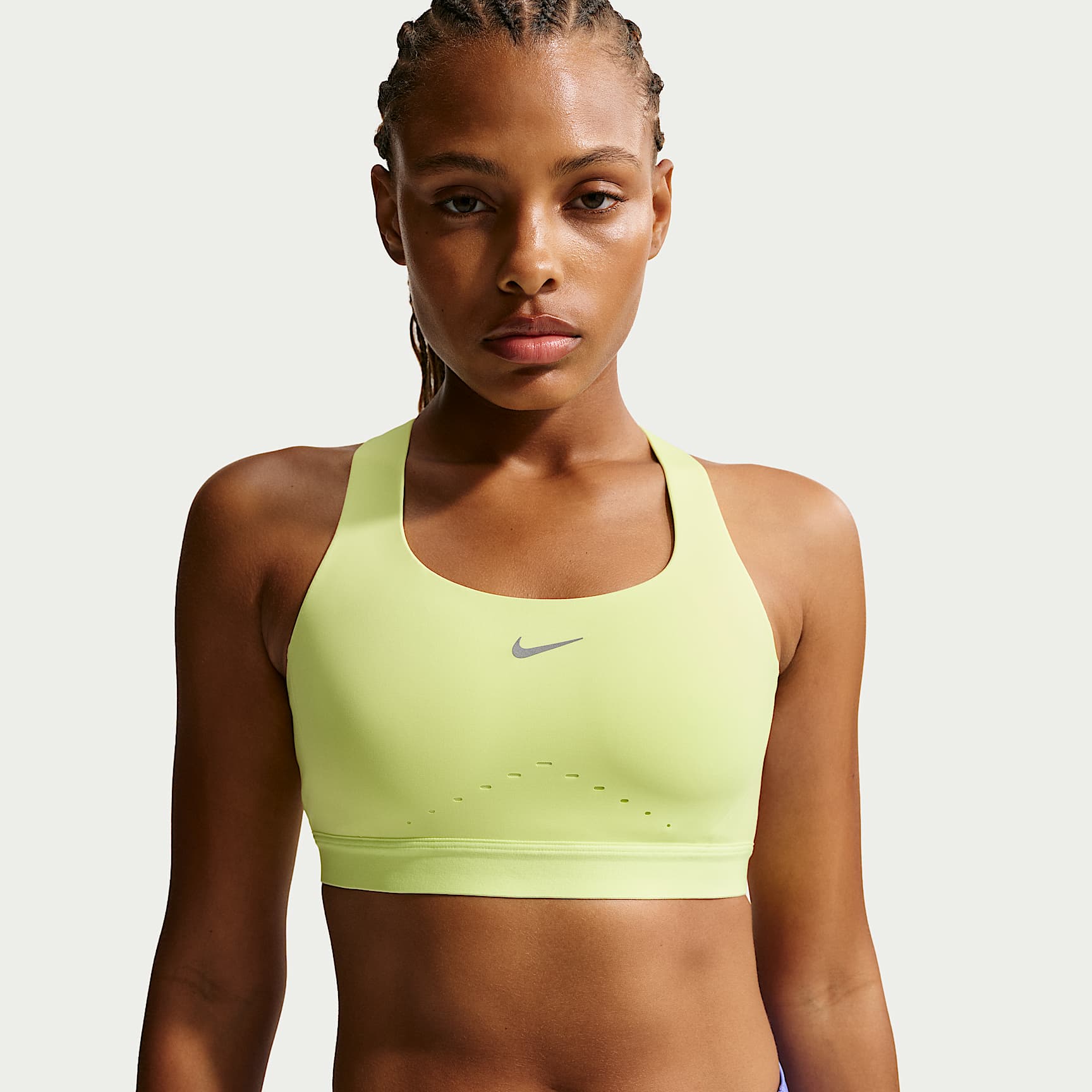 Bra deportivo de alta sujeción con forro ligero para mujer Nike Swift