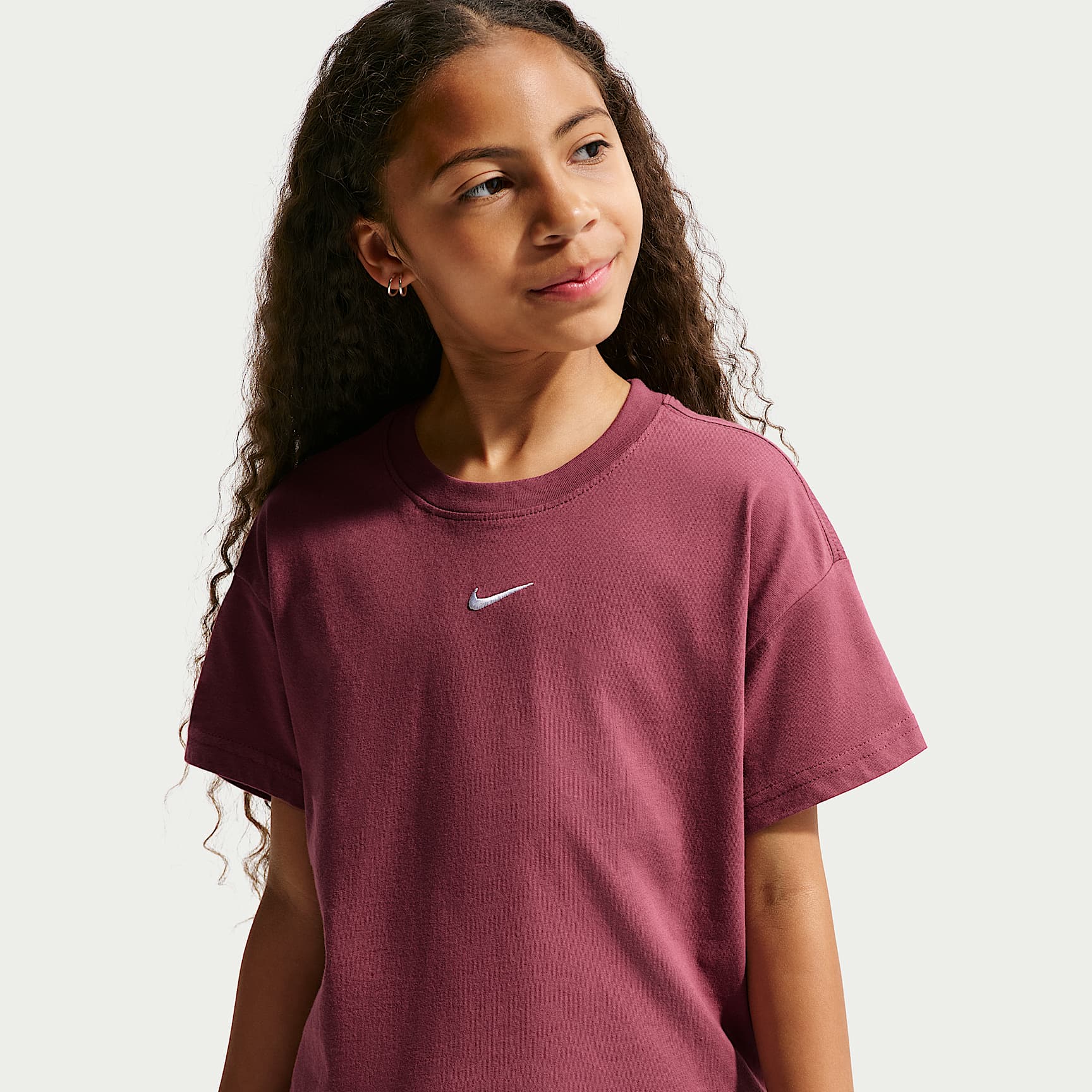 T-shirt Nike Sportswear Essential för ungdom (tjejer)