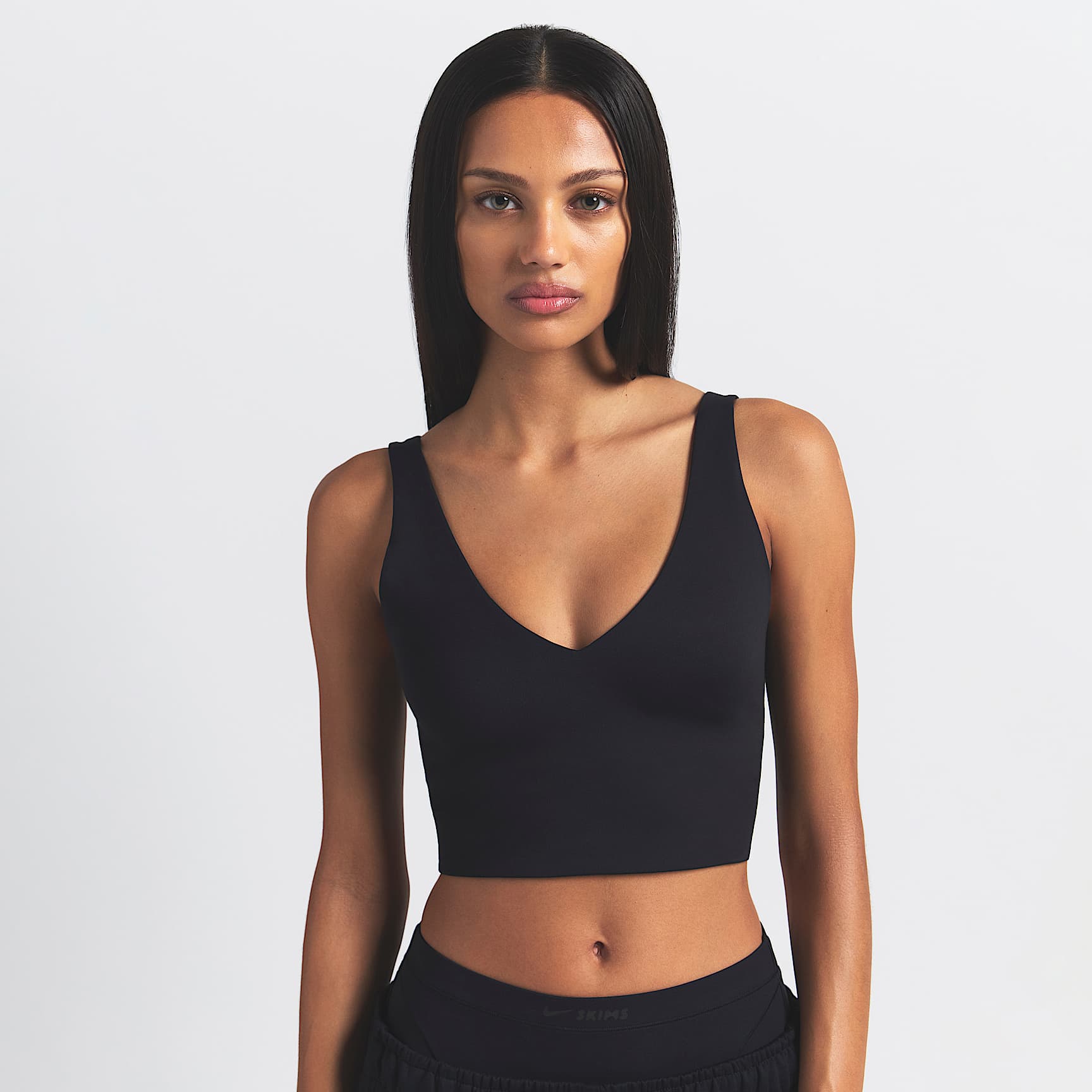 NikeSKIMS Matte Women's V-Neck Long-Line Bra