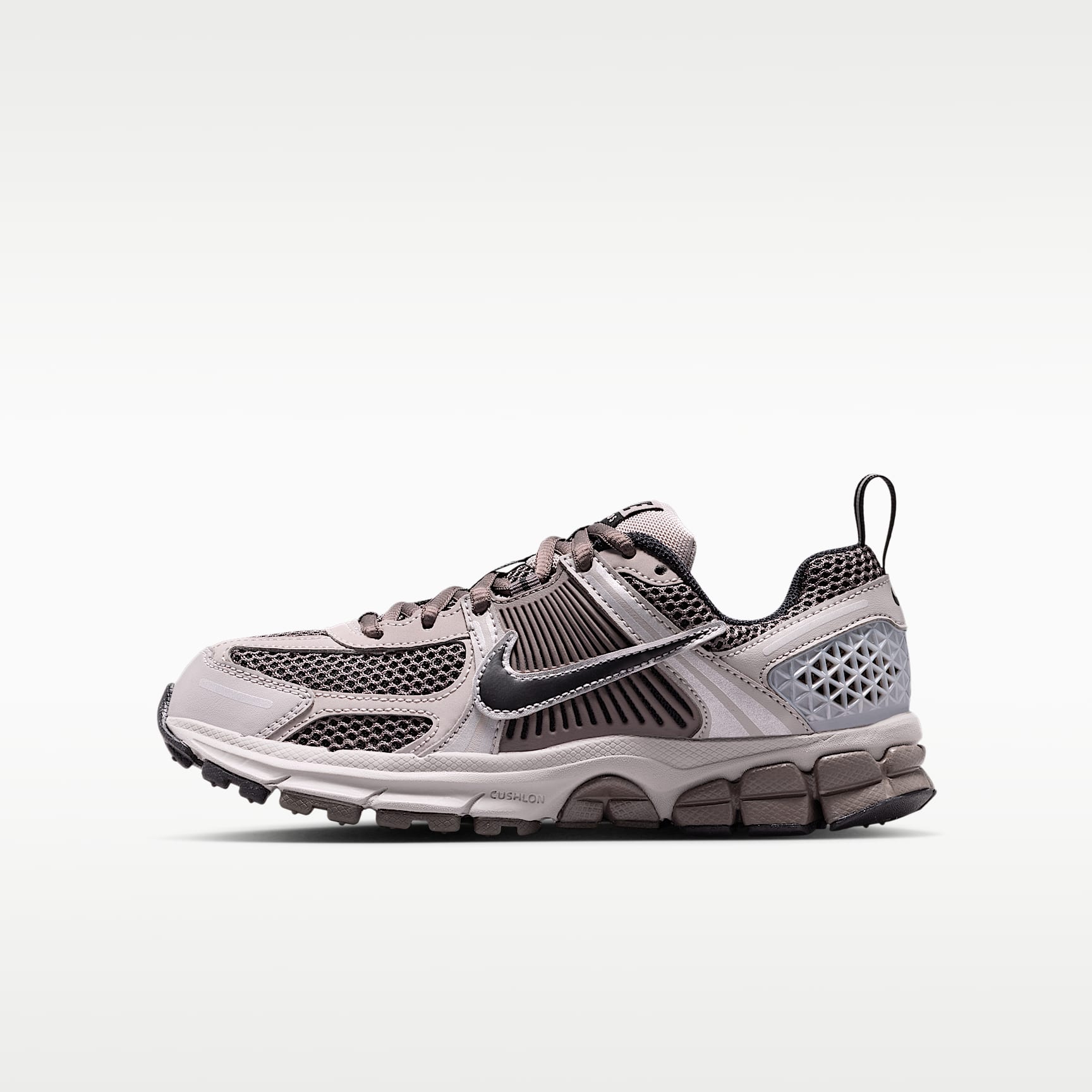 Nike Vomero 5 大童反光裝飾鞋款