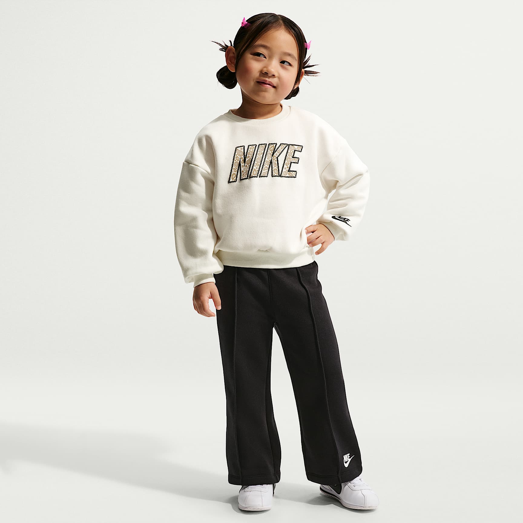 Conjunto de 2 piezas con pants de pierna ancha infantil Nike Retro Remix