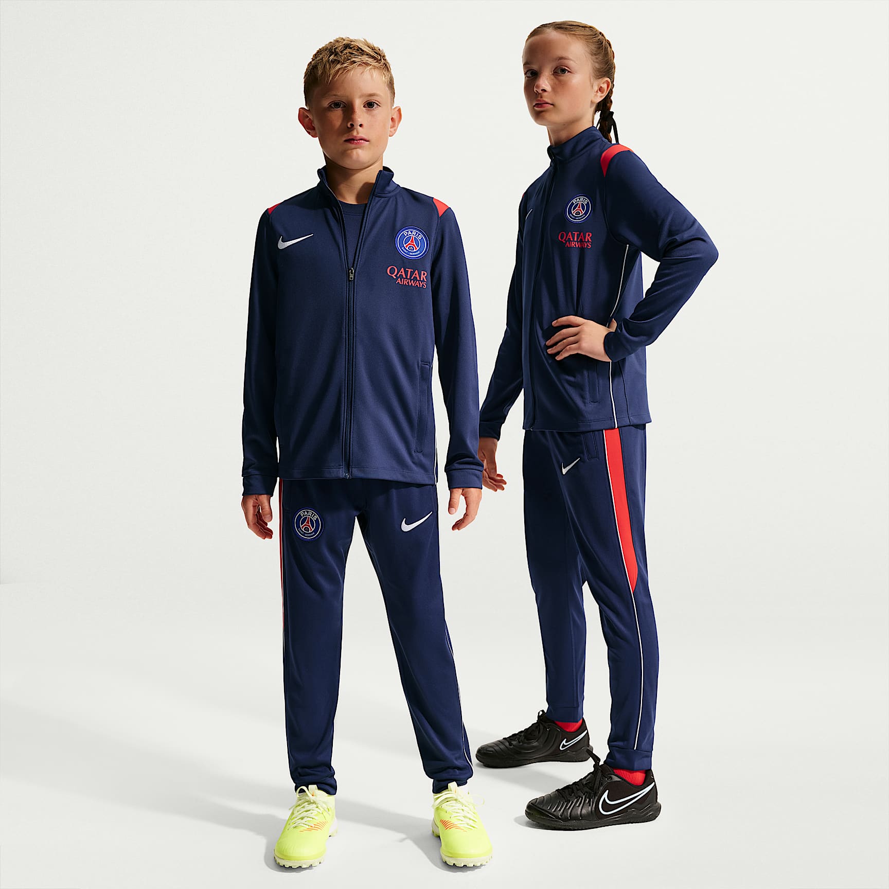 Paris Saint-Germain Academy Pro Older Kids' Nike Dri-FIT Football Knit Tracksuit