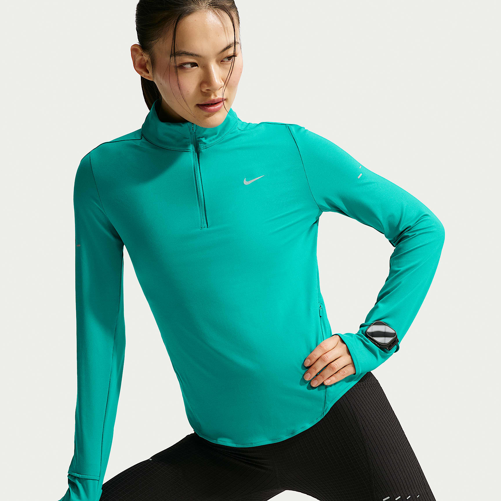 나이키 스위프트 여성 드라이 핏 UV 쿼터집 러닝 탑