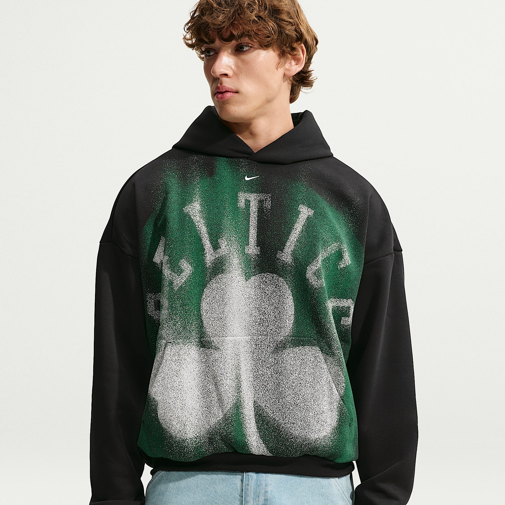 Boston Celtics Standard Issue Men's Fleece Basketball Hoodie. Nike NL